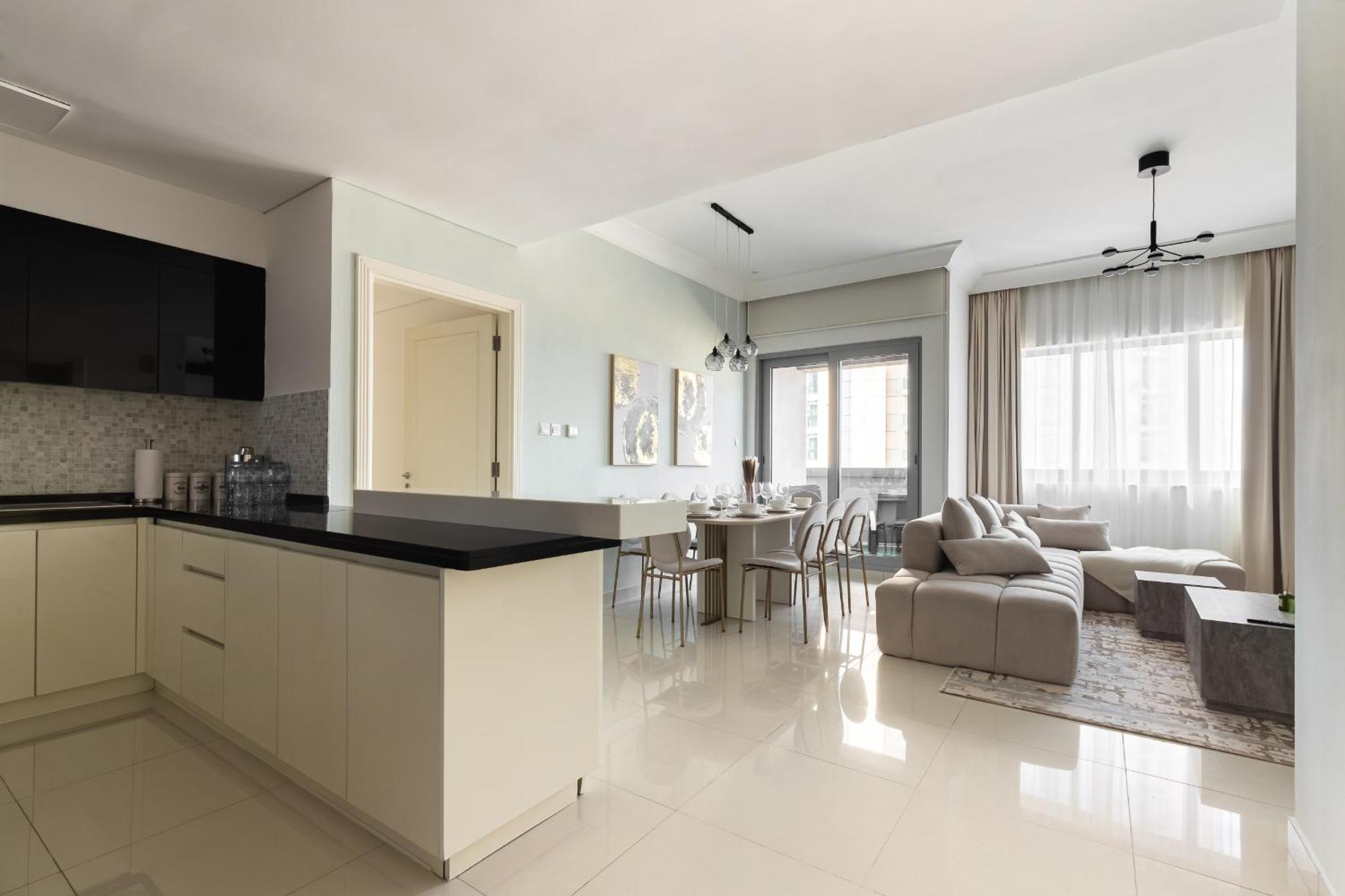 Apartment Fancy 3 Bedroom Right Next To Mall With Burj View In Downtown *