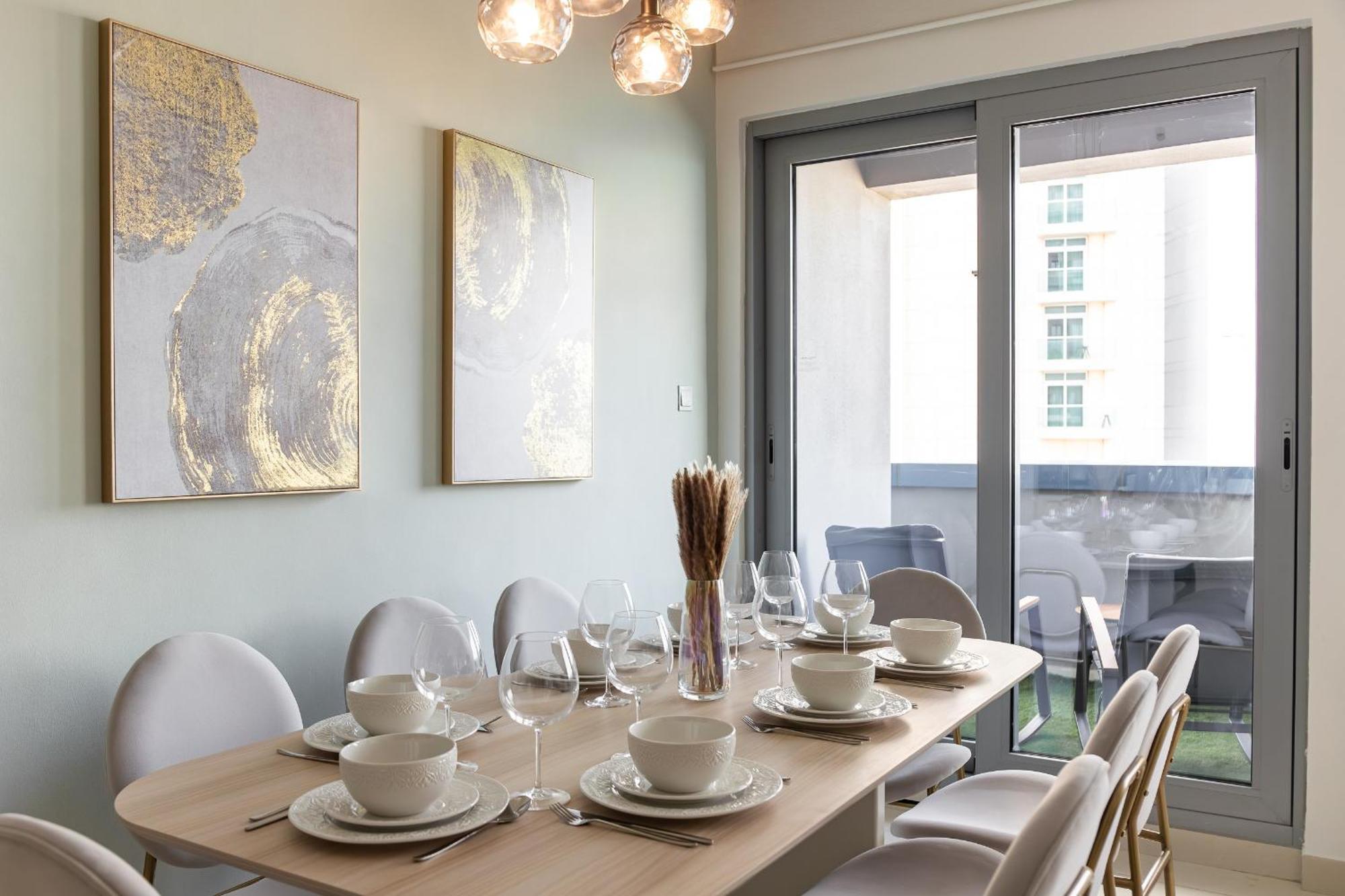 Apartment Fancy 3 Bedroom Right Next To Mall With Burj View In Downtown