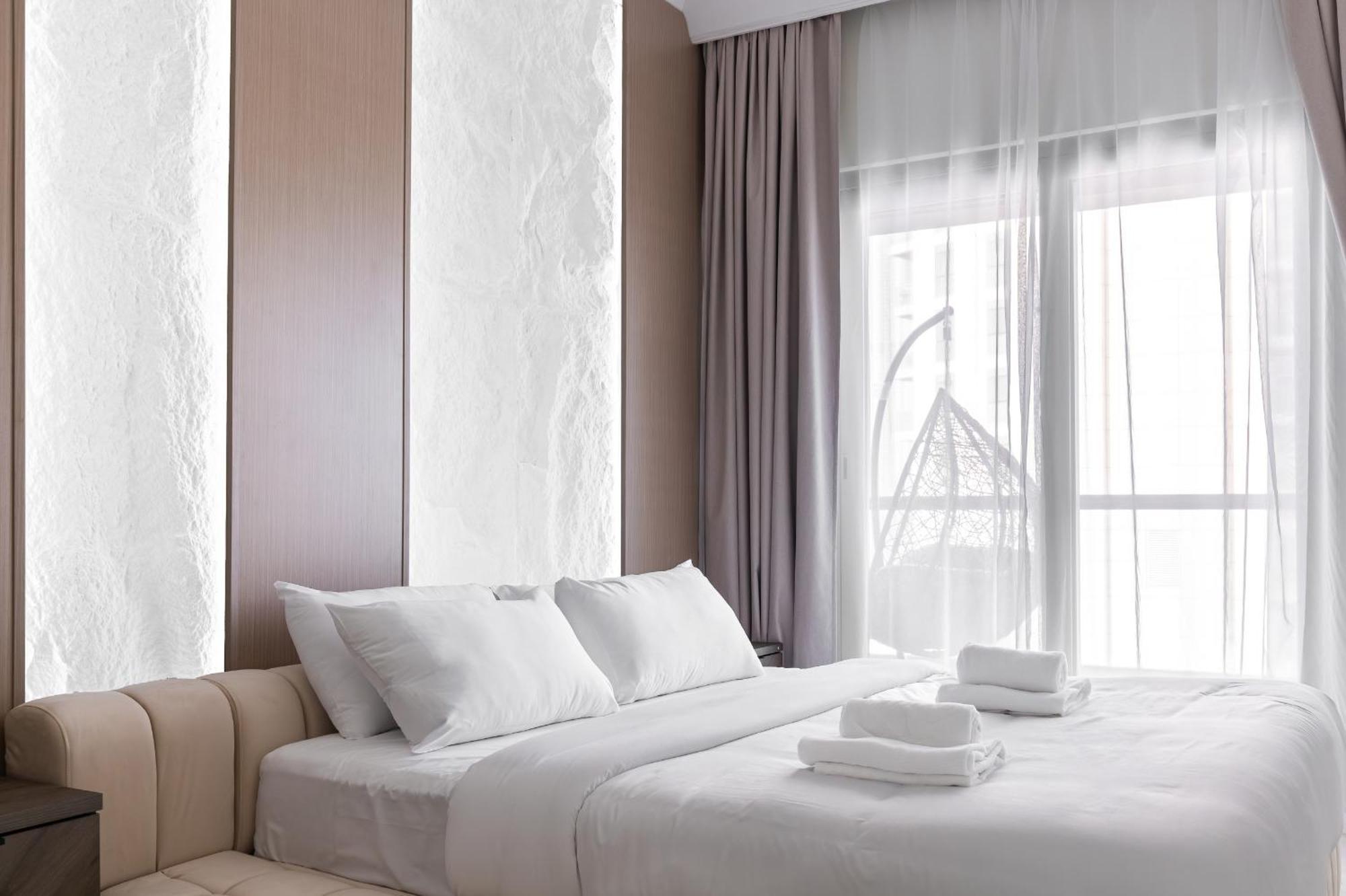 Fancy 3 Bedroom Right Next To Mall With Burj View In Downtown Apartment