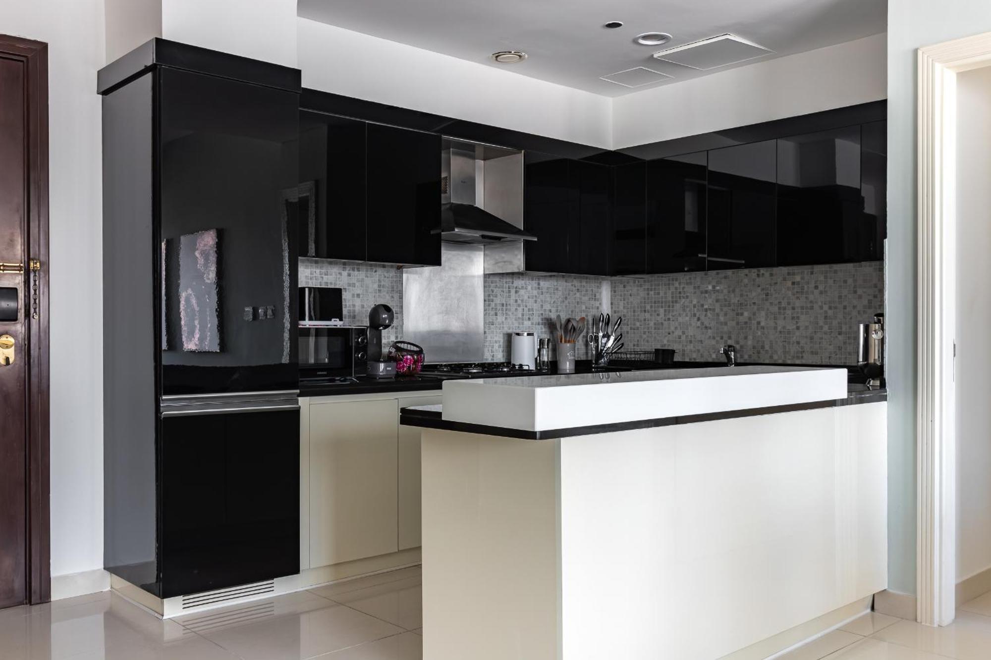 Apartment Fancy 3 Bedroom Right Next To Mall With Burj View In Downtown