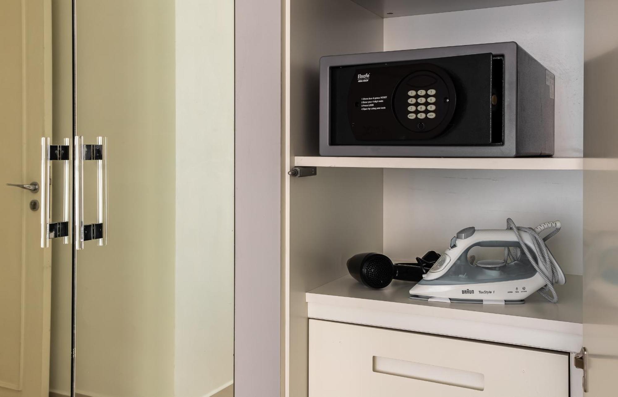 Fancy 3 Bedroom Right Next To Mall With Burj View In Downtown Apartment Dubai