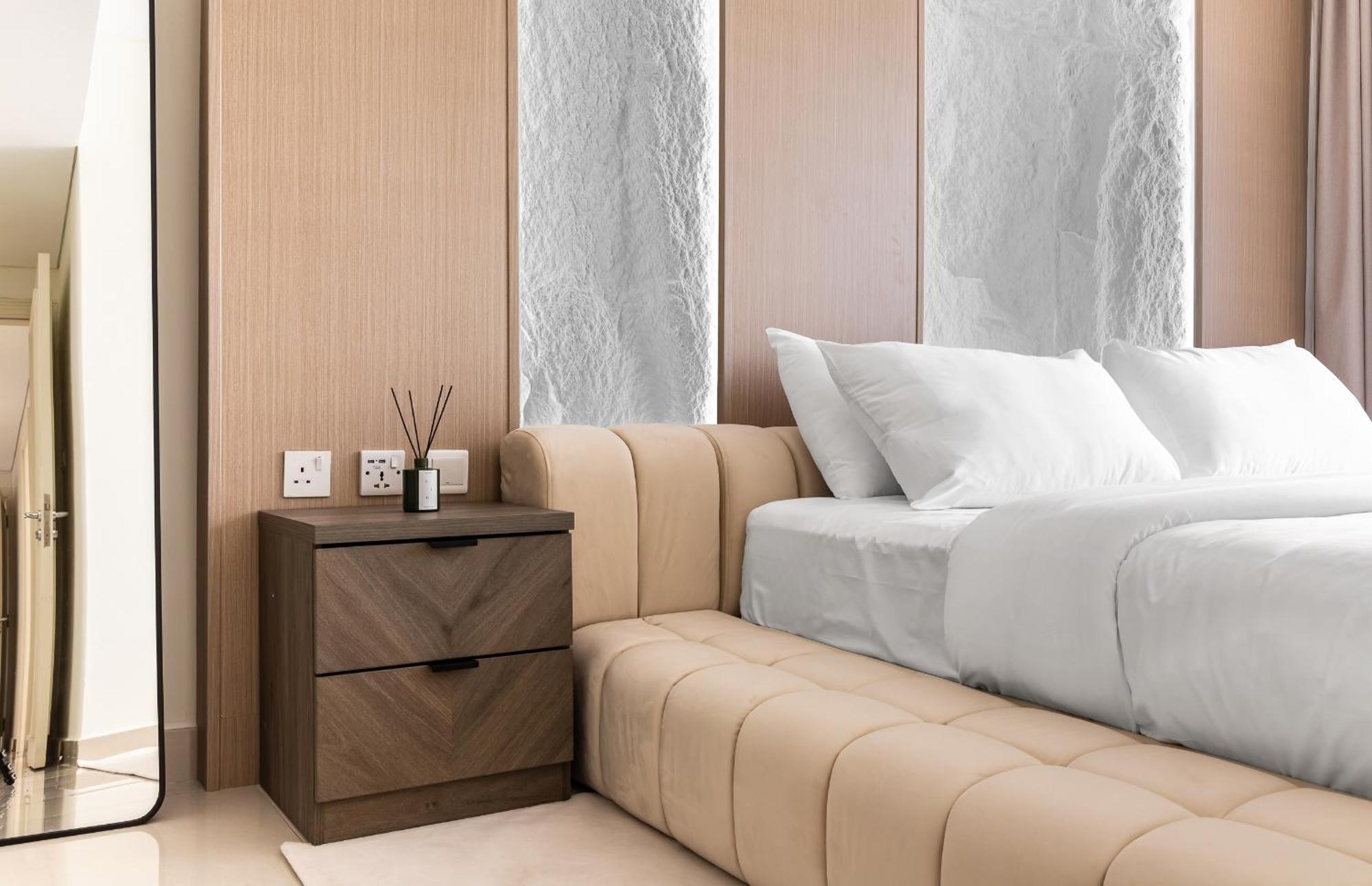 Fancy 3 Bedroom Right Next To Mall With Burj View In Downtown *