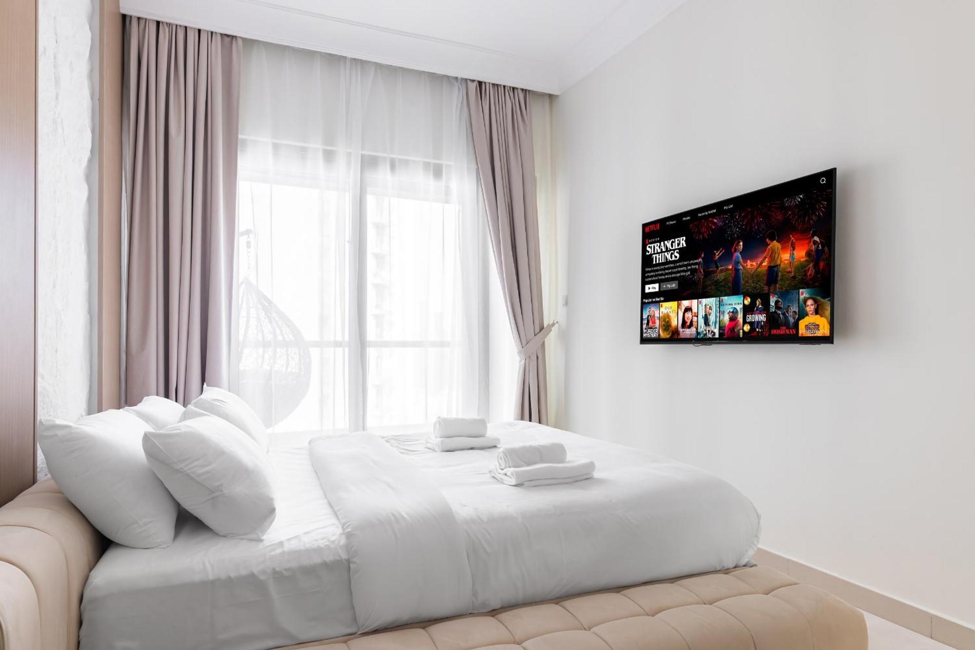 Fancy 3 Bedroom Right Next To Mall With Burj View In Downtown Dubai