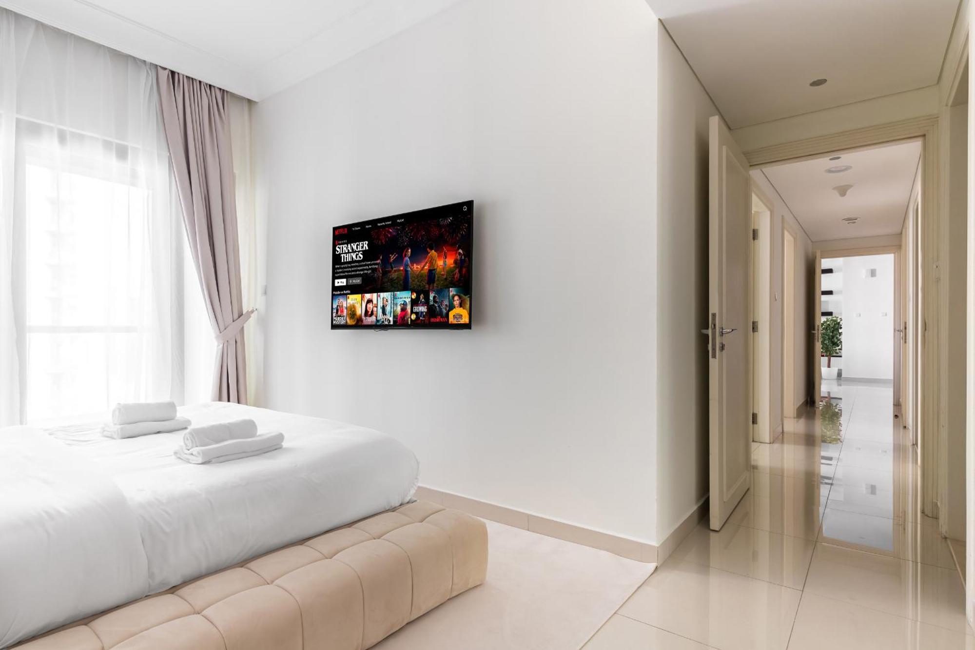 Fancy 3 Bedroom Right Next To Mall With Burj View In Downtown * Dubai