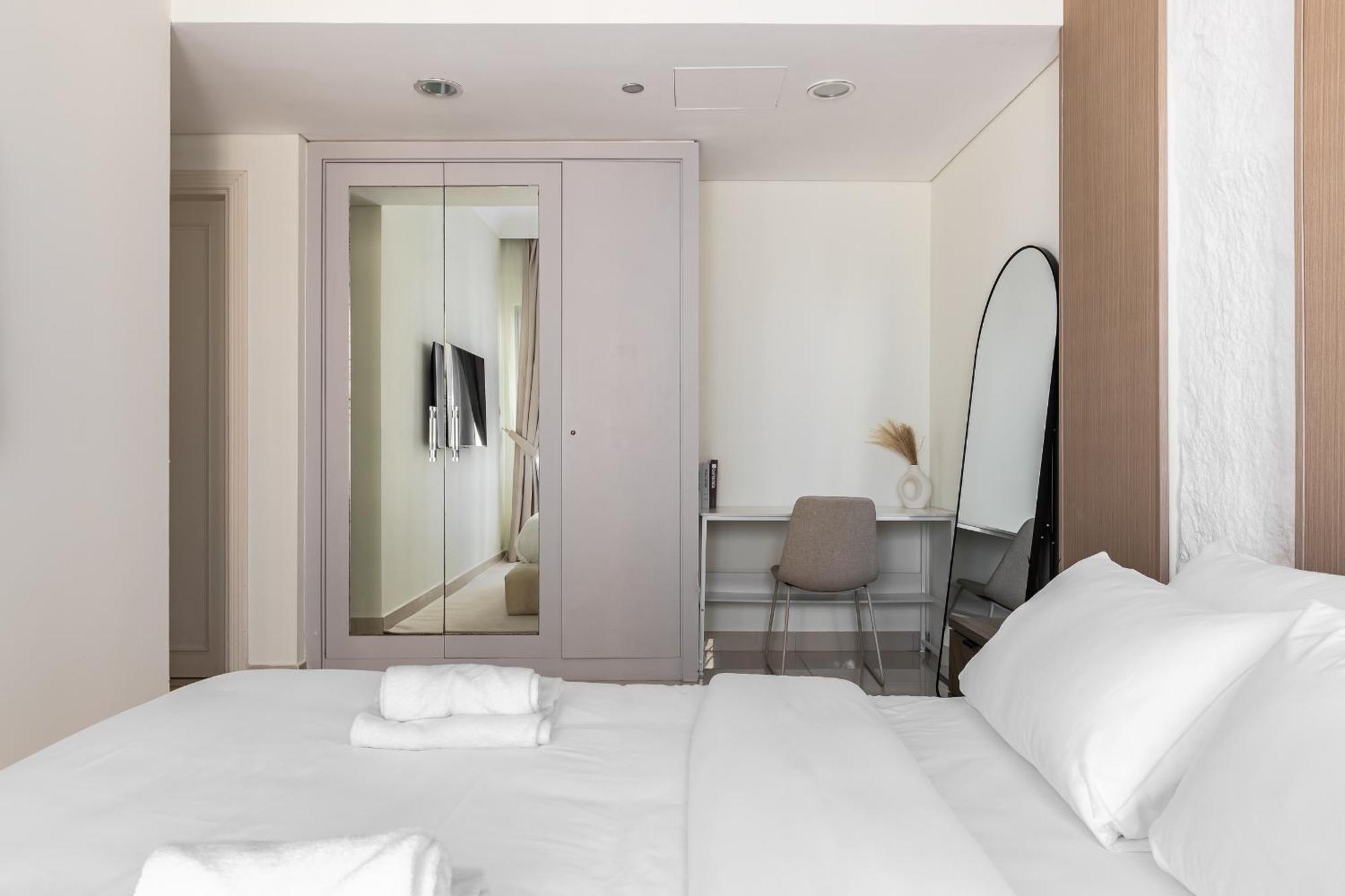 Apartment Fancy 3 Bedroom Right Next To Mall With Burj View In Downtown
