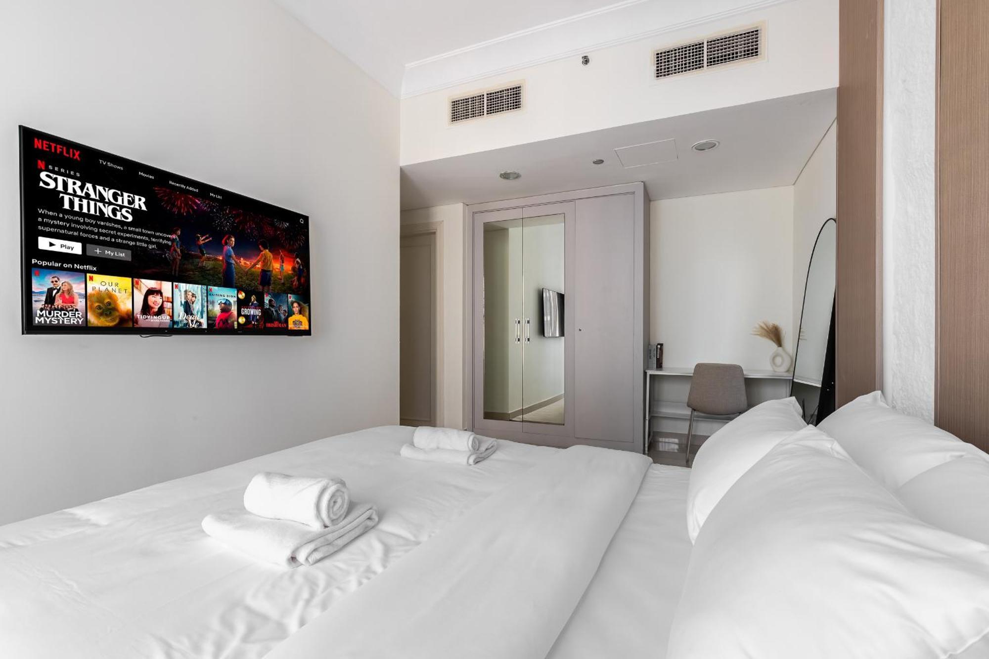 Fancy 3 Bedroom Right Next To Mall With Burj View In Downtown Apartment Dubai