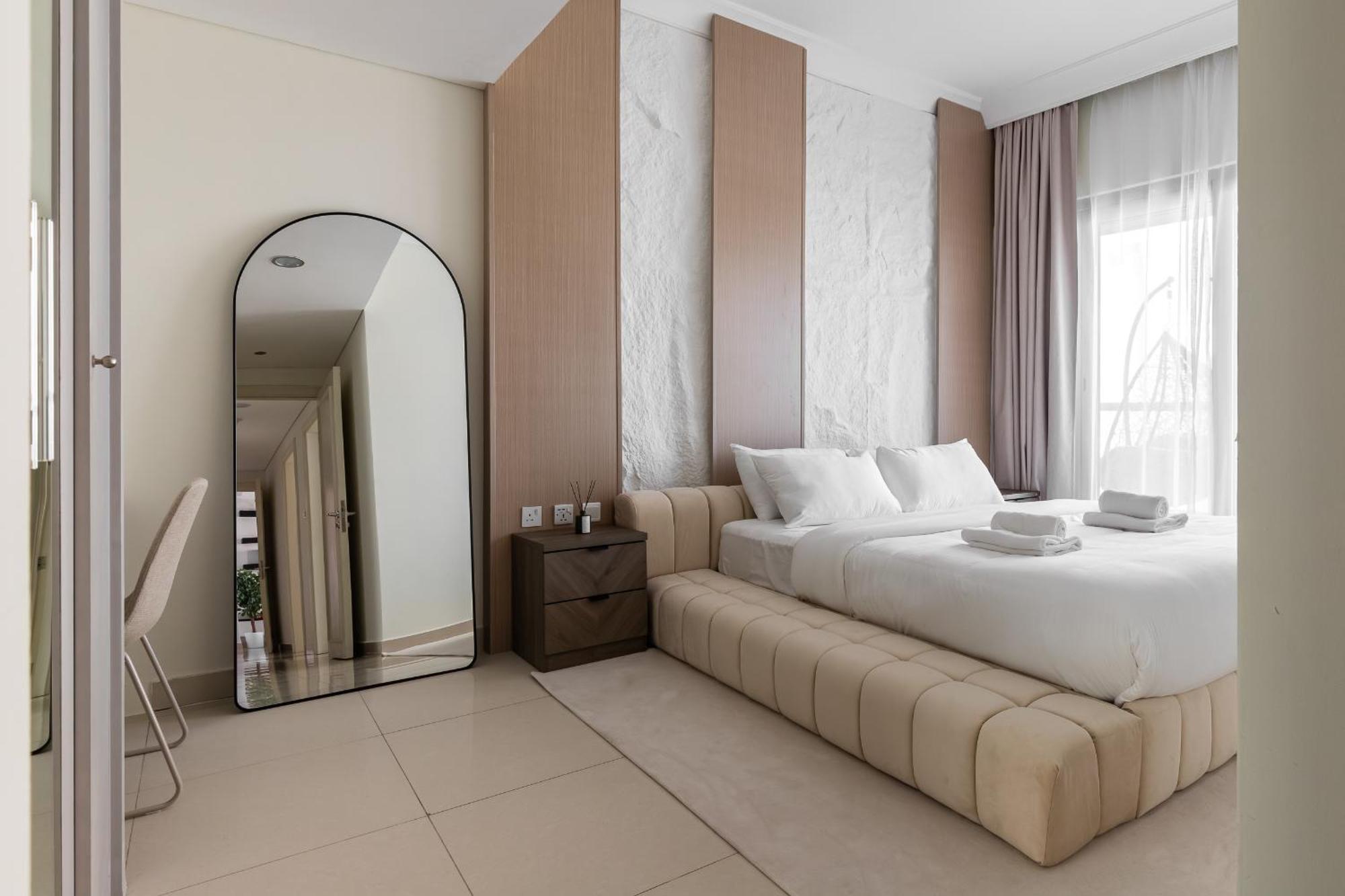 Fancy 3 Bedroom Right Next To Mall With Burj View In Downtown Dubai