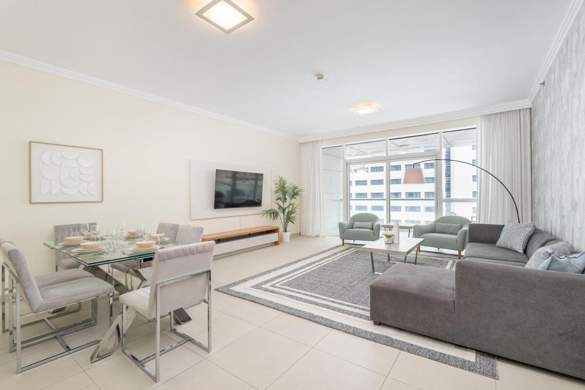 Beachfront Bliss Luxurious 3-br In Jbr Apartment