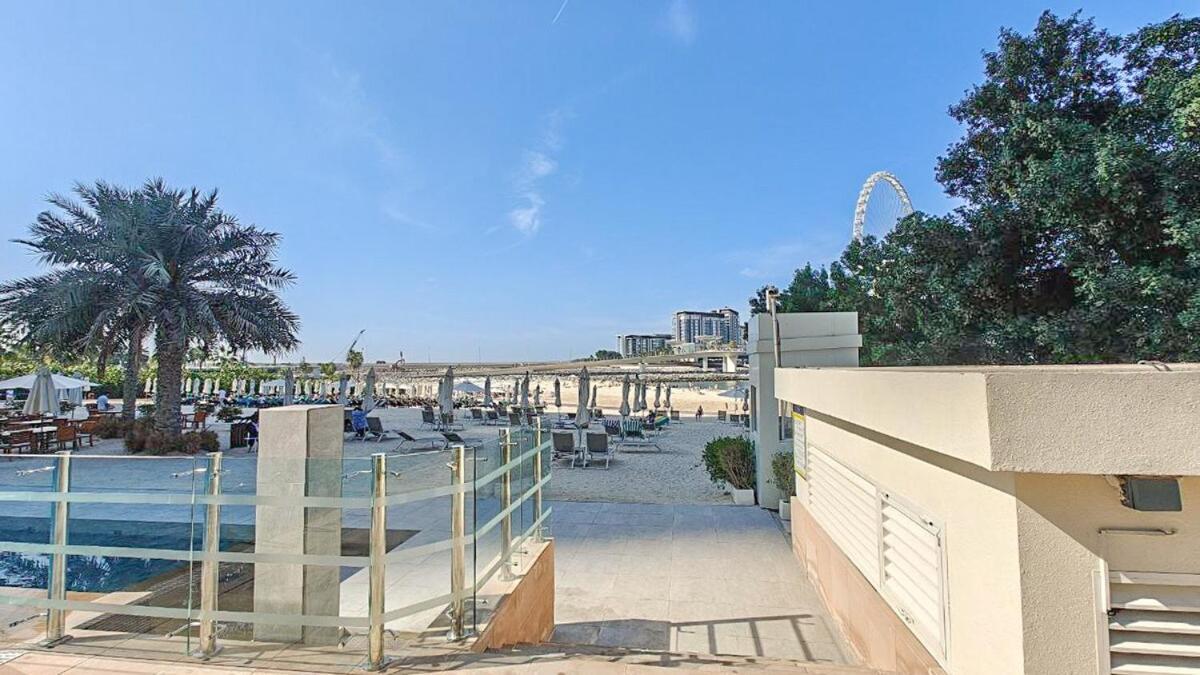Beachfront Bliss Luxurious 3-br In Jbr Dubai