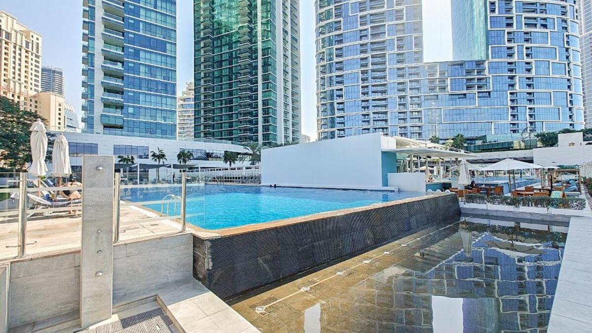 Beachfront Bliss Luxurious 3-br In Jbr Apartment Dubai