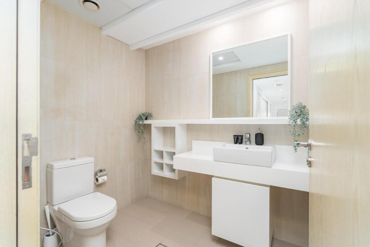 Beachfront Bliss Luxurious 3-br In Jbr
