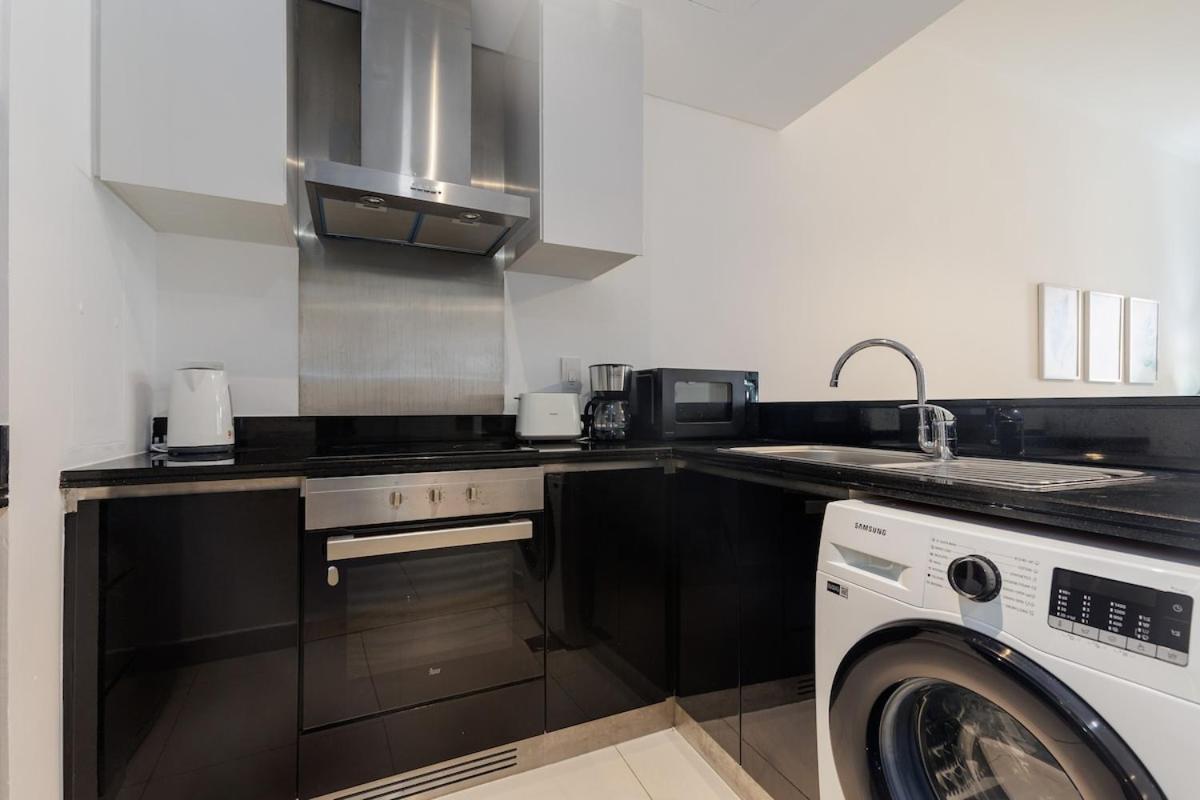 Apartment Sea View, Easy Access, Close To Amenities *