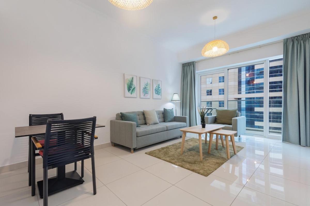 Sea View, Easy Access, Close To Amenities *