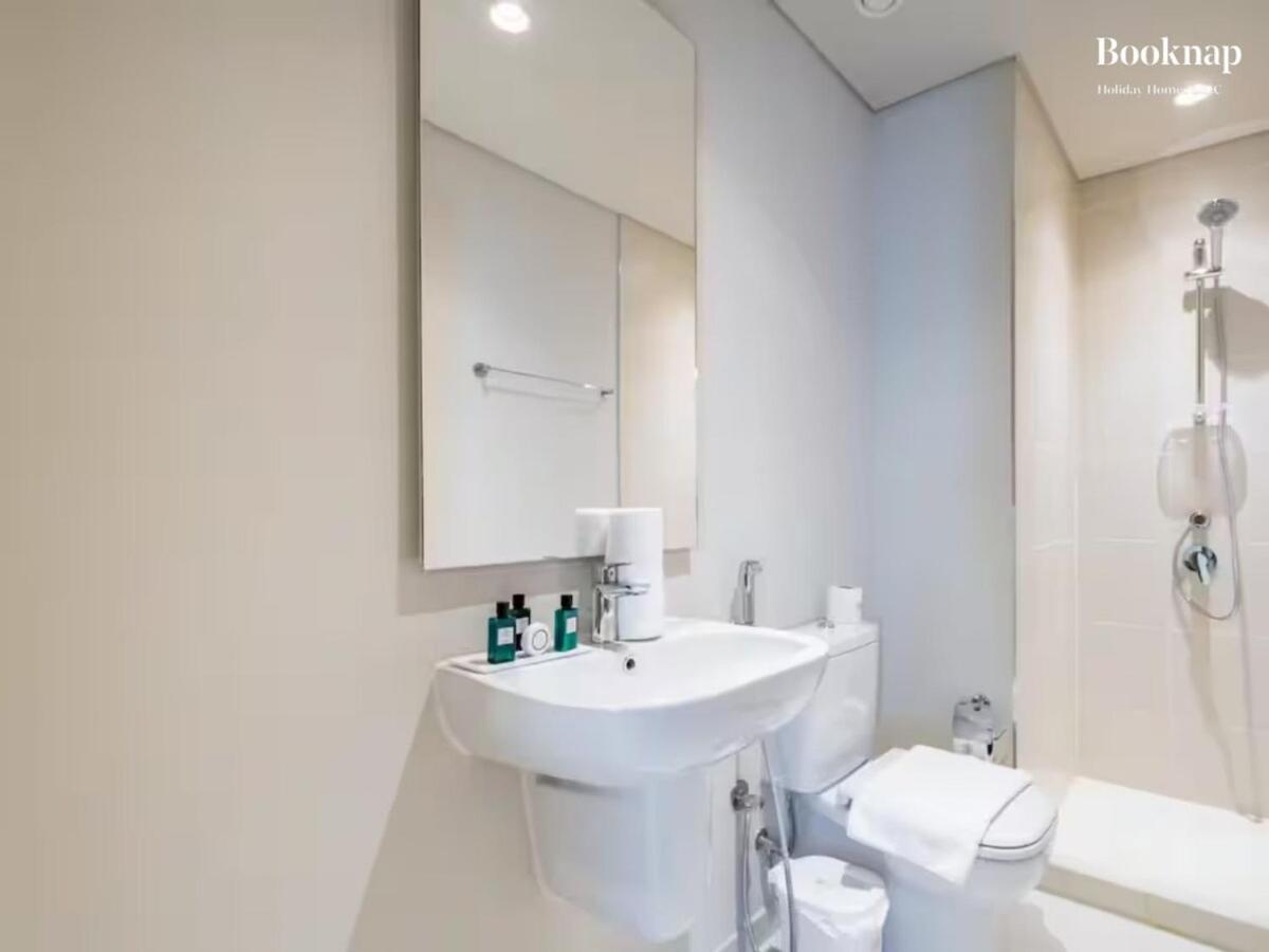 Lavish 3br With Assistant In Habour Gate Tower Apartment *
