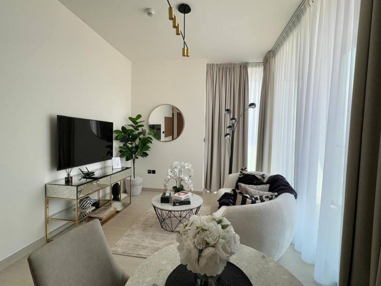 Trendy & Elegant 1br In Jvc *
