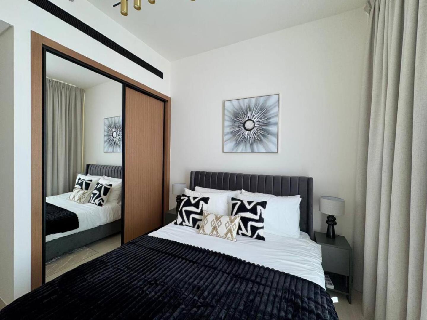 Trendy & Elegant 1br In Jvc