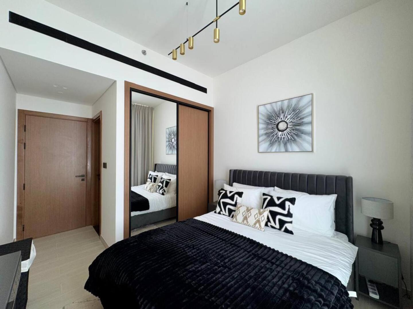 Trendy & Elegant 1br In Jvc