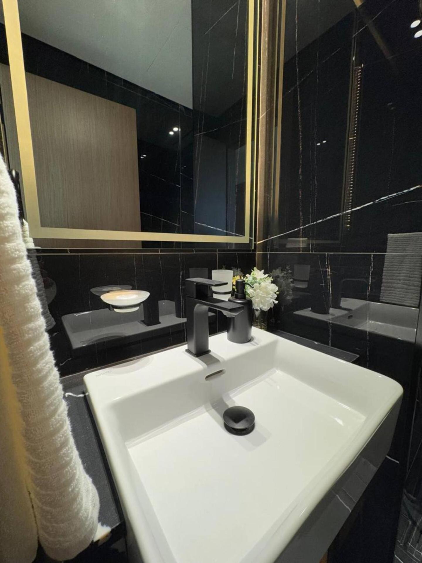 Apartment Trendy & Elegant 1br In Jvc *