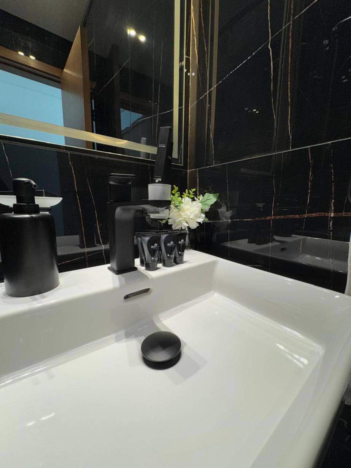 Trendy & Elegant 1br In Jvc Dubai