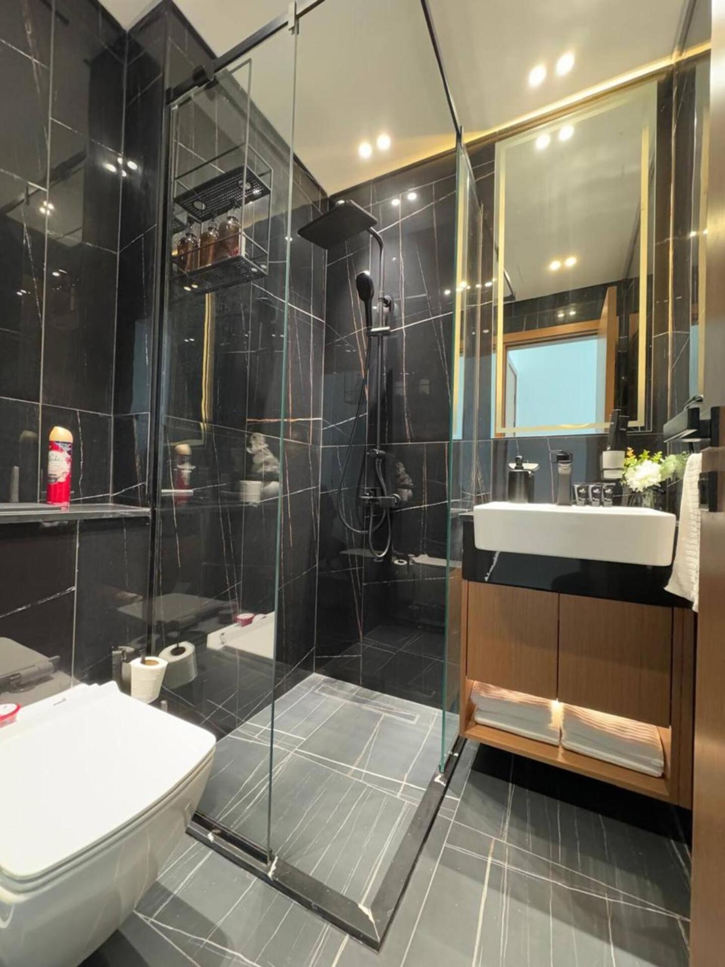 Trendy & Elegant 1br In Jvc