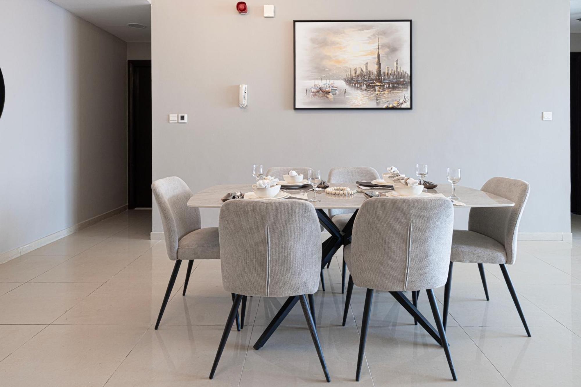 Cozy Urban 2br In Dec Tower Marina