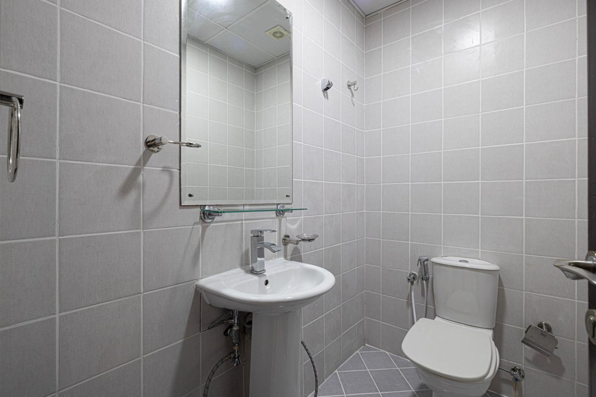 Cozy Urban 2br In Dec Tower Marina Dubai