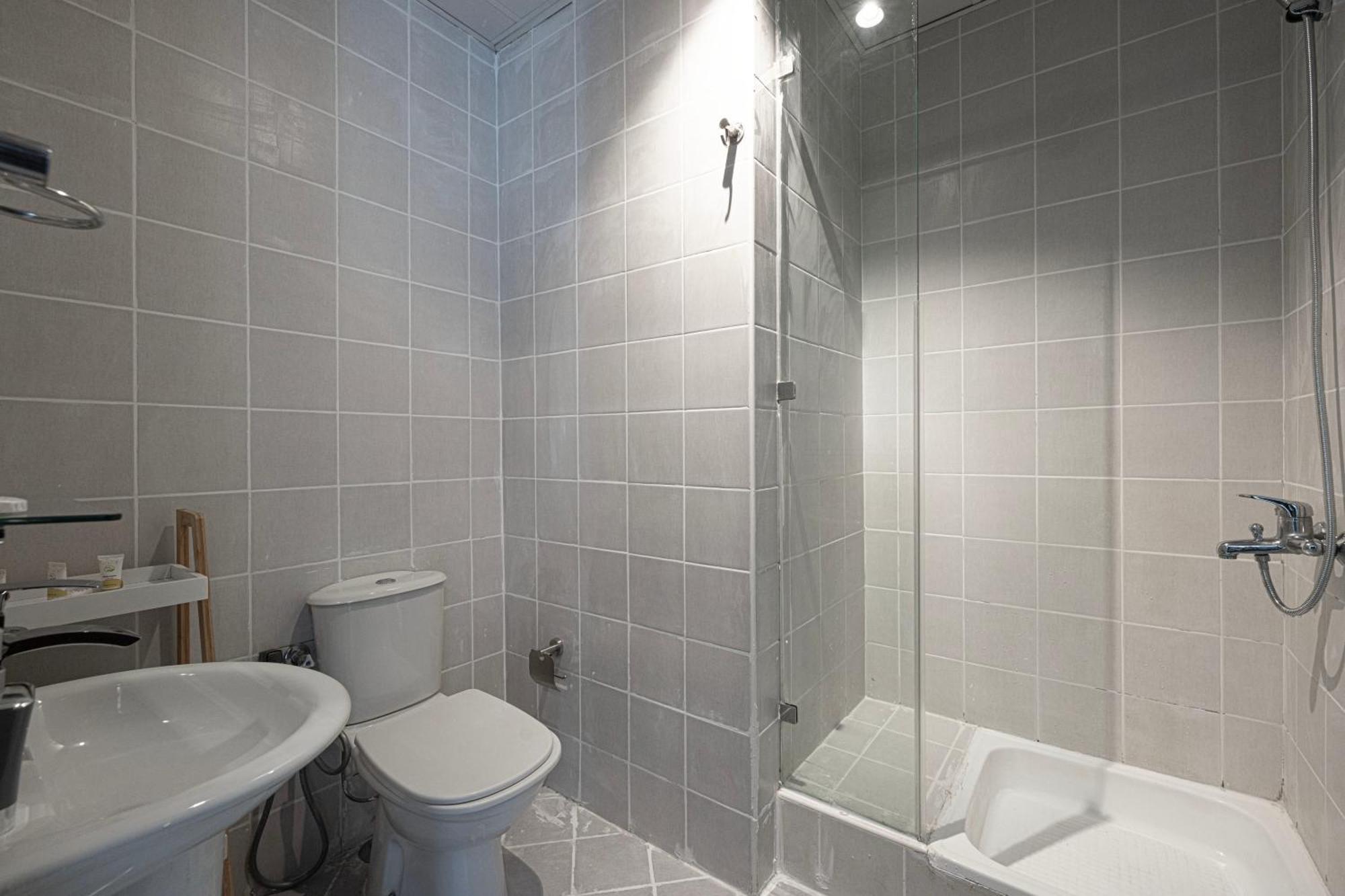 Cozy Urban 2br In Dec Tower Marina Apartment *
