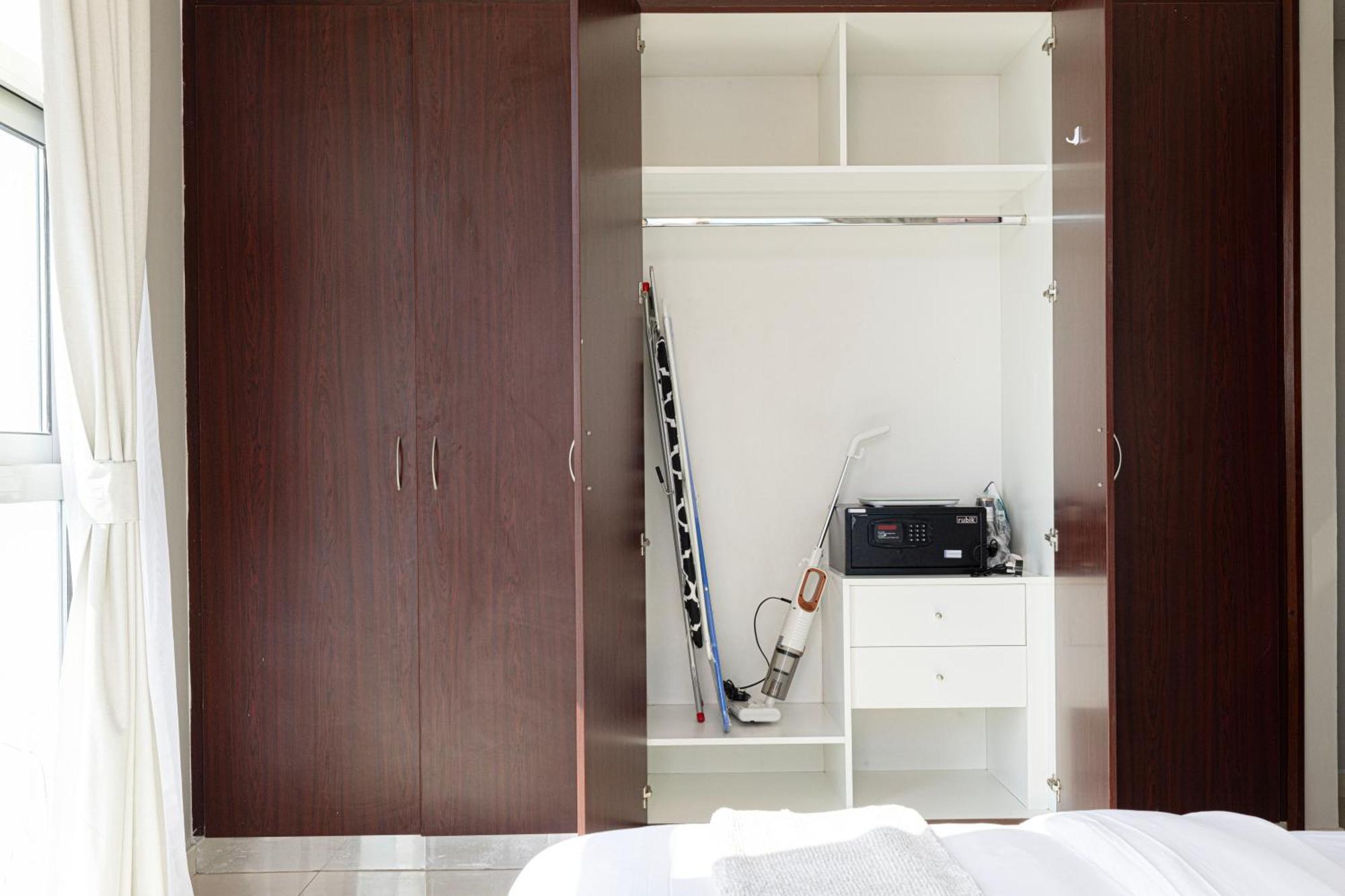 Cozy Urban 2br In Dec Tower Marina Apartment