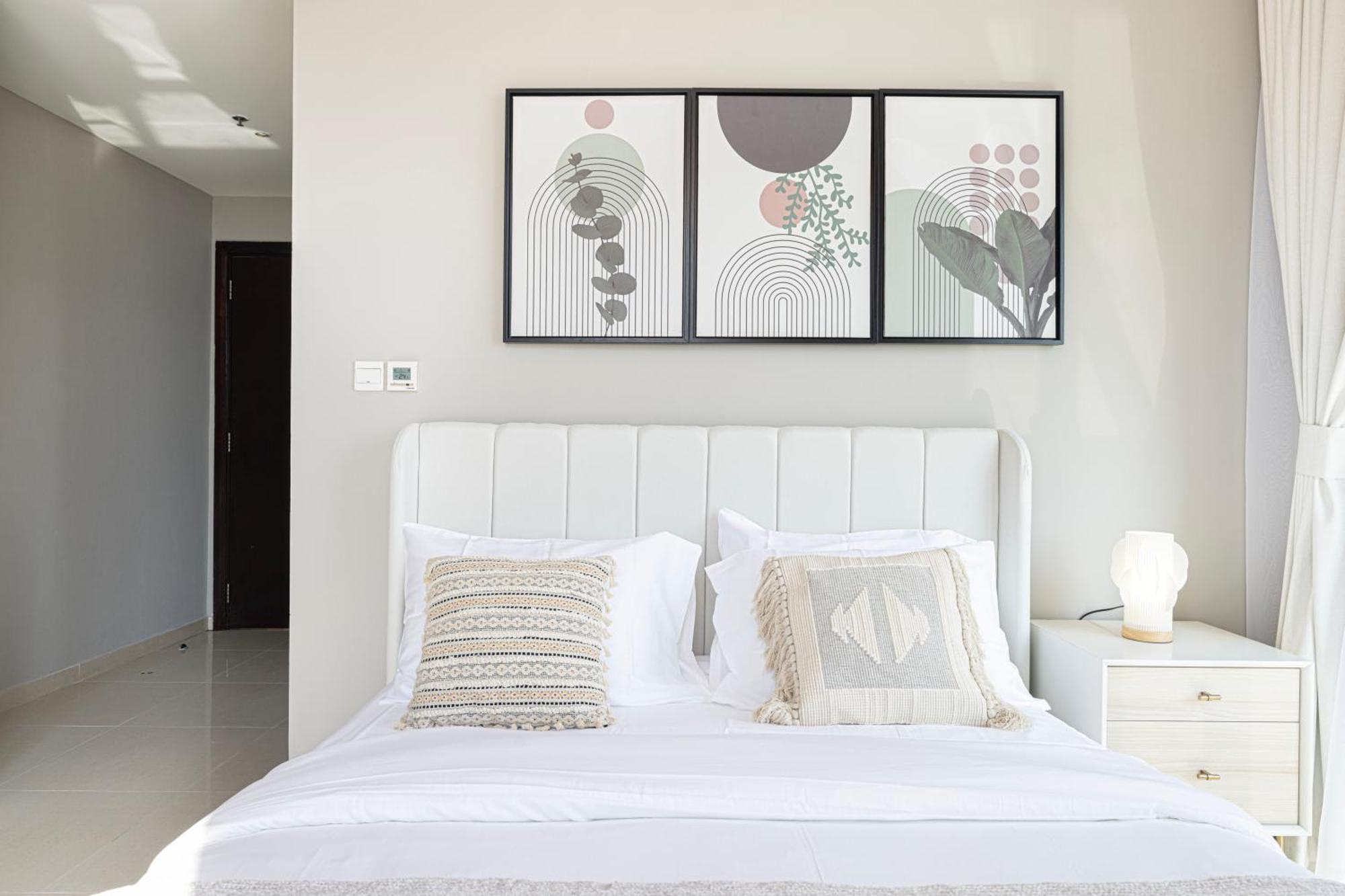 Cozy Urban 2br In Dec Tower Marina Apartment Dubai