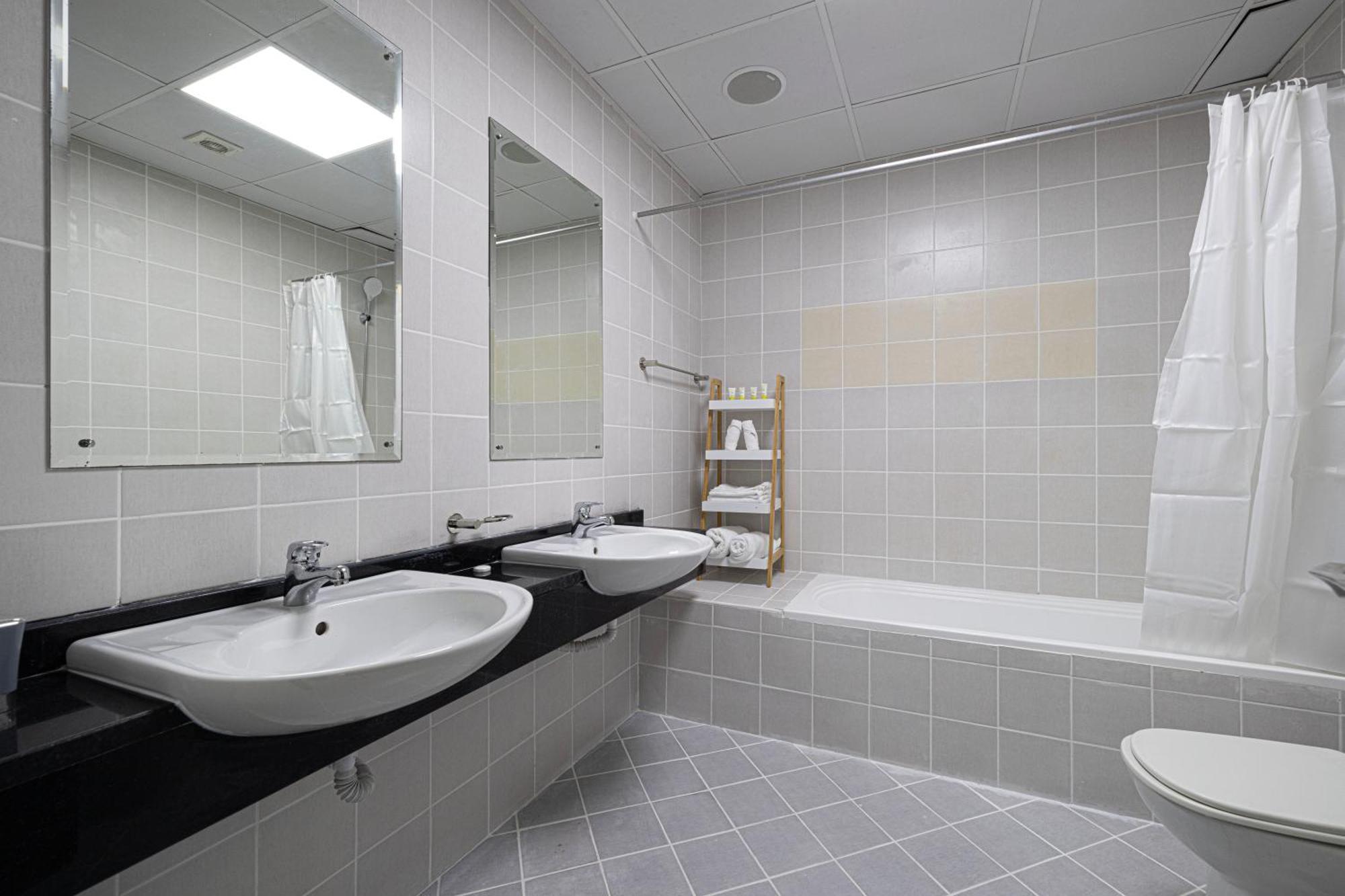 Cozy Urban 2br In Dec Tower Marina * Dubai