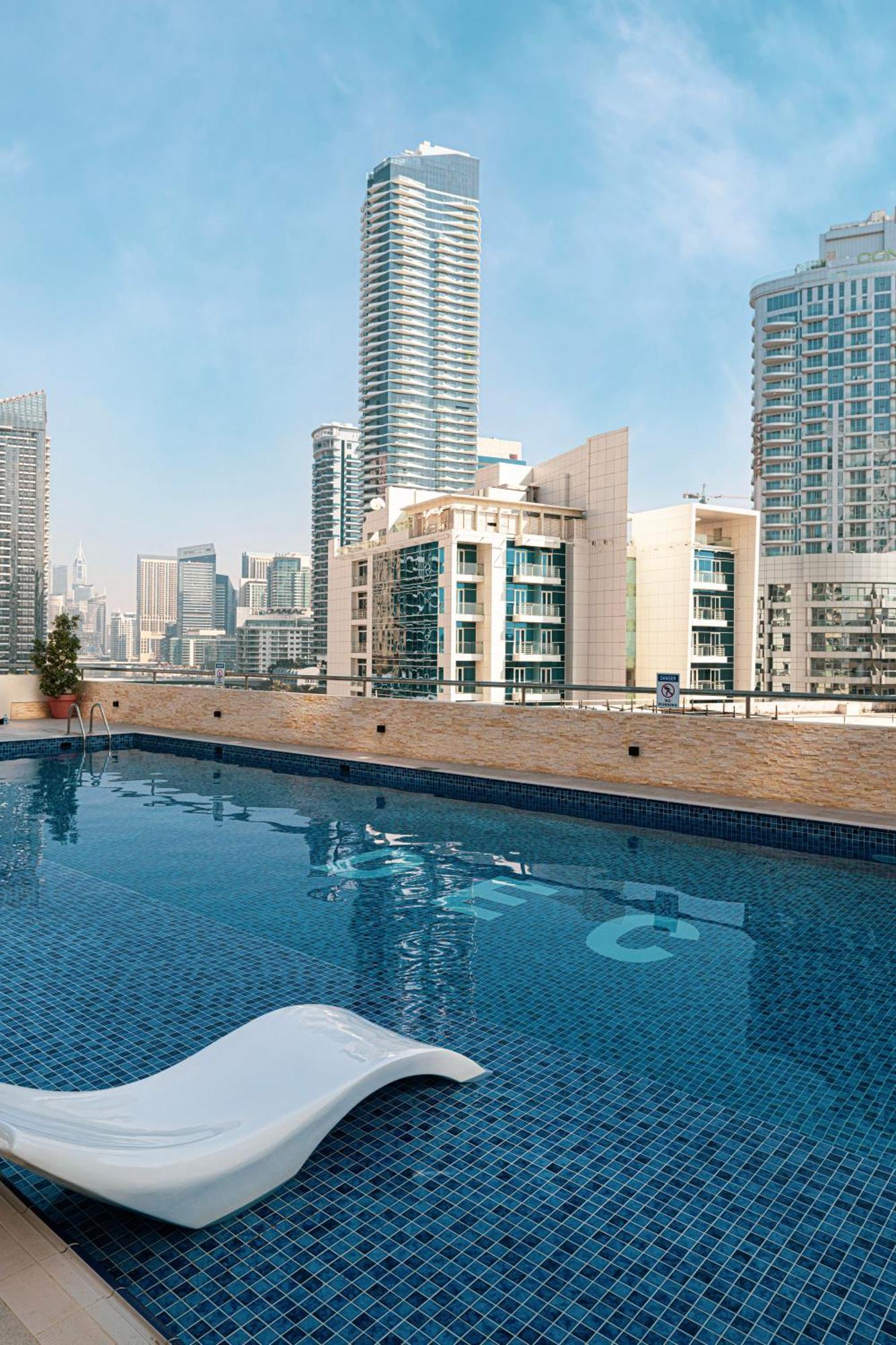 Cozy Urban 2br In Dec Tower Marina Apartment
