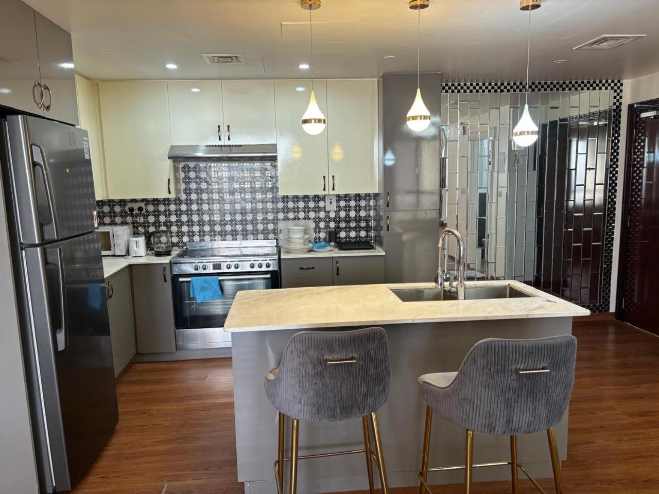 Shared Bed Space Sadaf 5 Bed & Breakfast Dubai