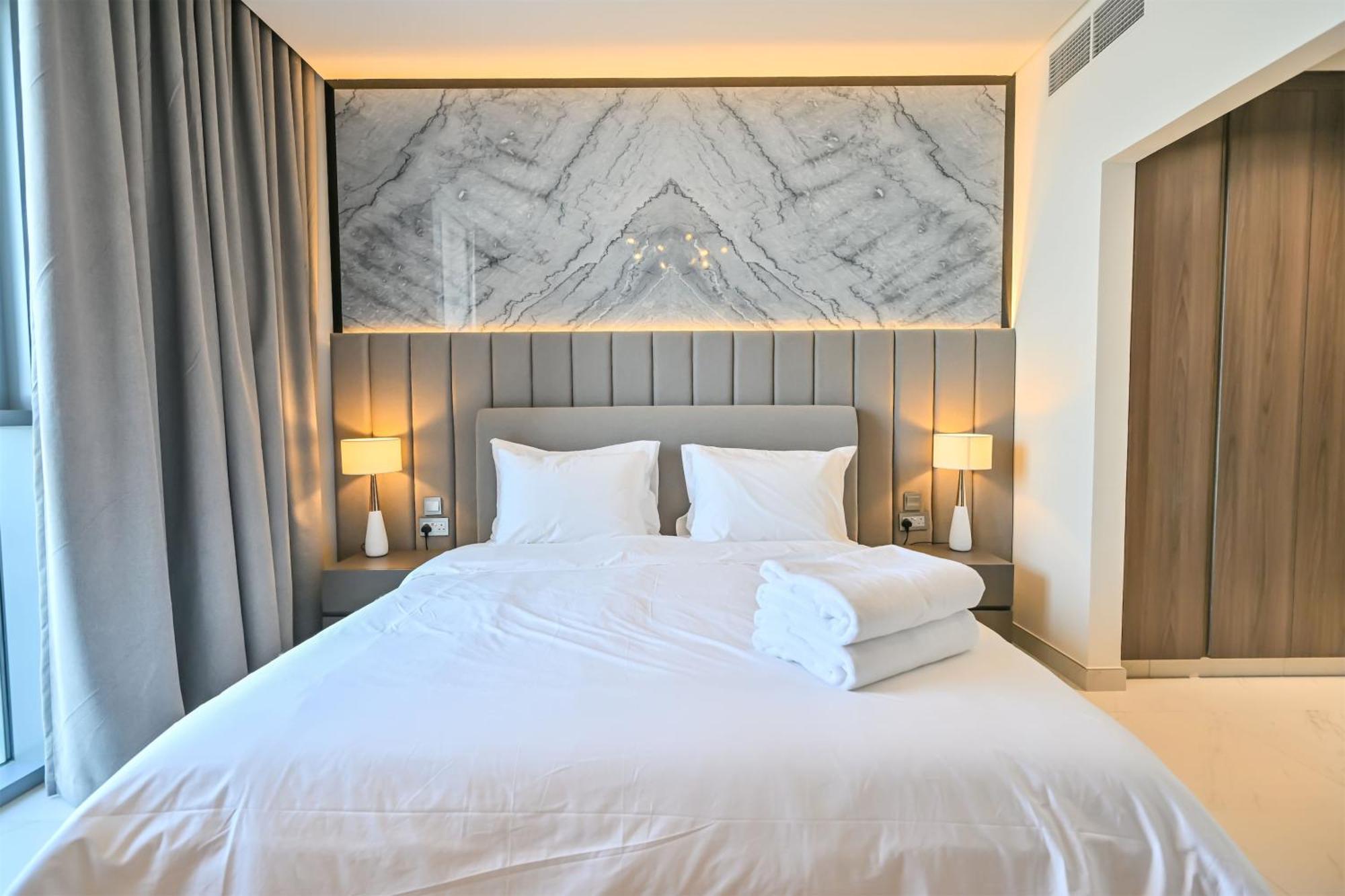 Stylish 1br By The Lagoon In District One Meydan *