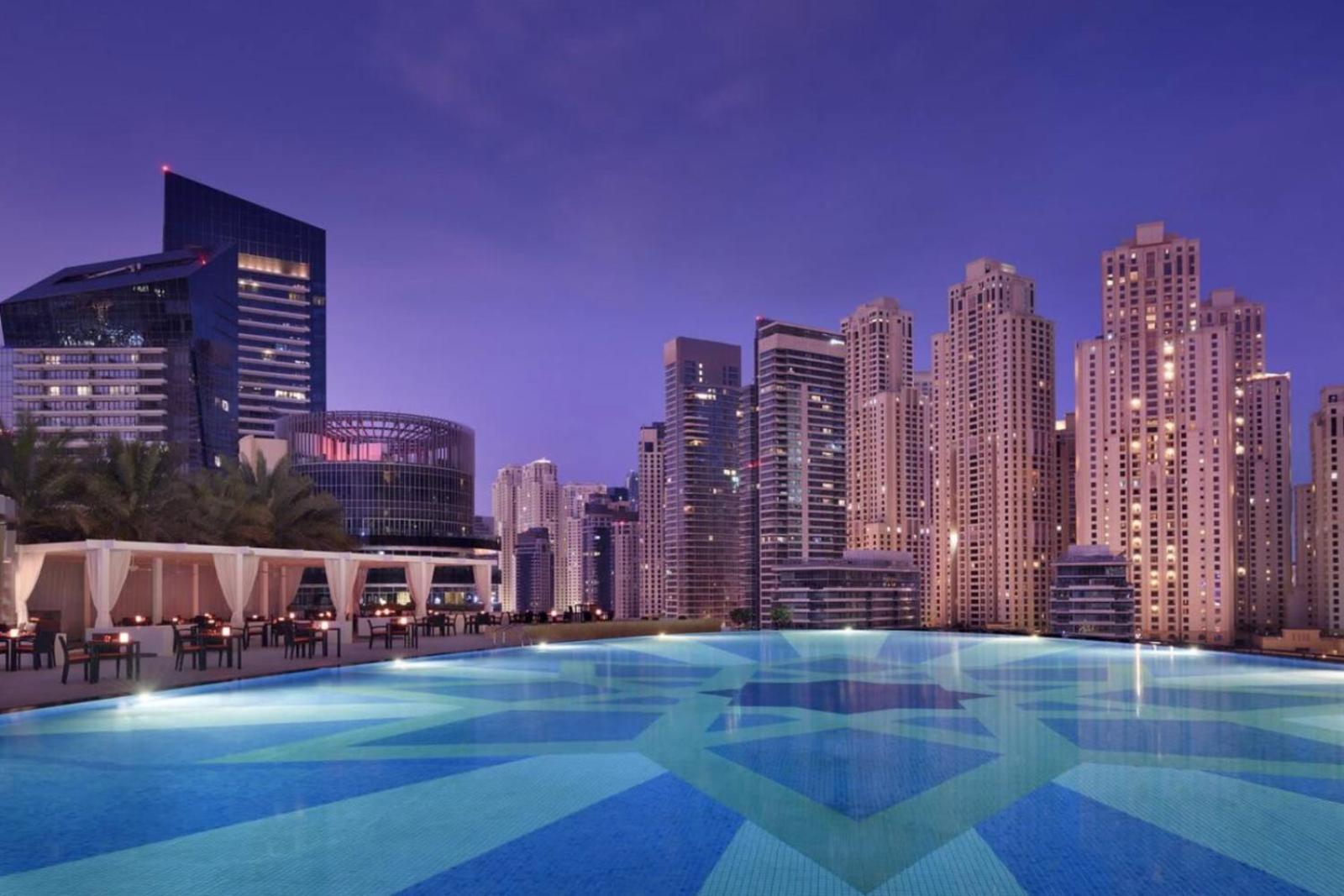 Address Marina - Luton * Dubai
