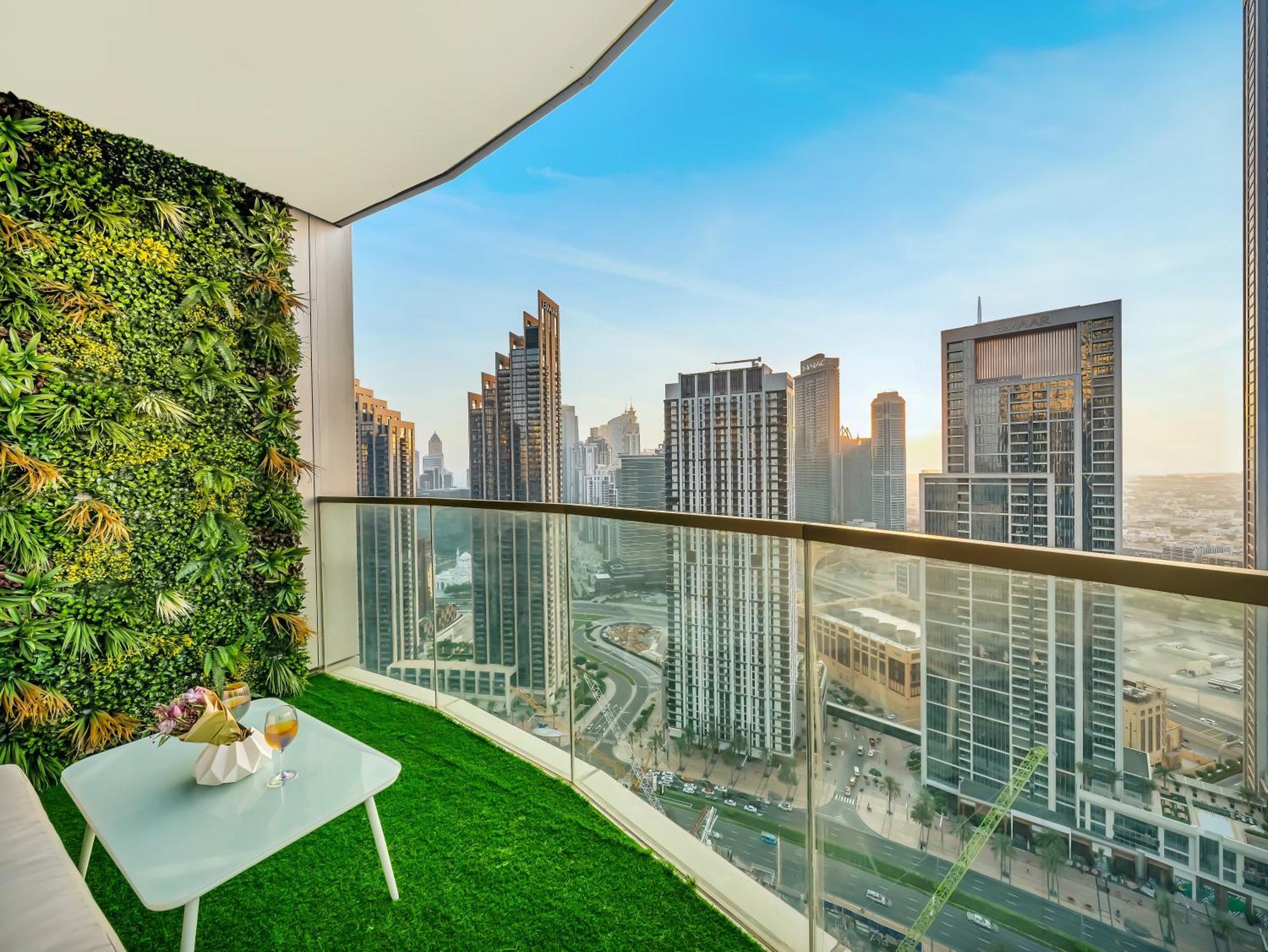 Grandeur 2 Bedroom I Burj Khalifa & Fountain Views I Free Parking, Gym, Pool, Wi-fi & Ps5 I By Skyline Serenity Dubai