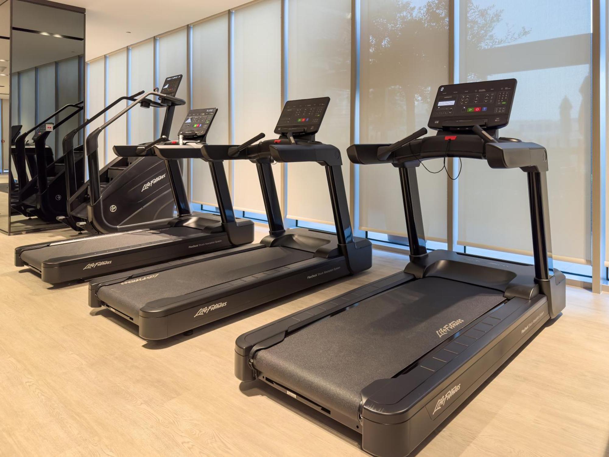 Apartment Grandeur 2 Bedroom I Burj Khalifa & Fountain Views I Free Parking, Gym, Pool, Wi-fi & Ps5 I By Skyline Serenity Dubai