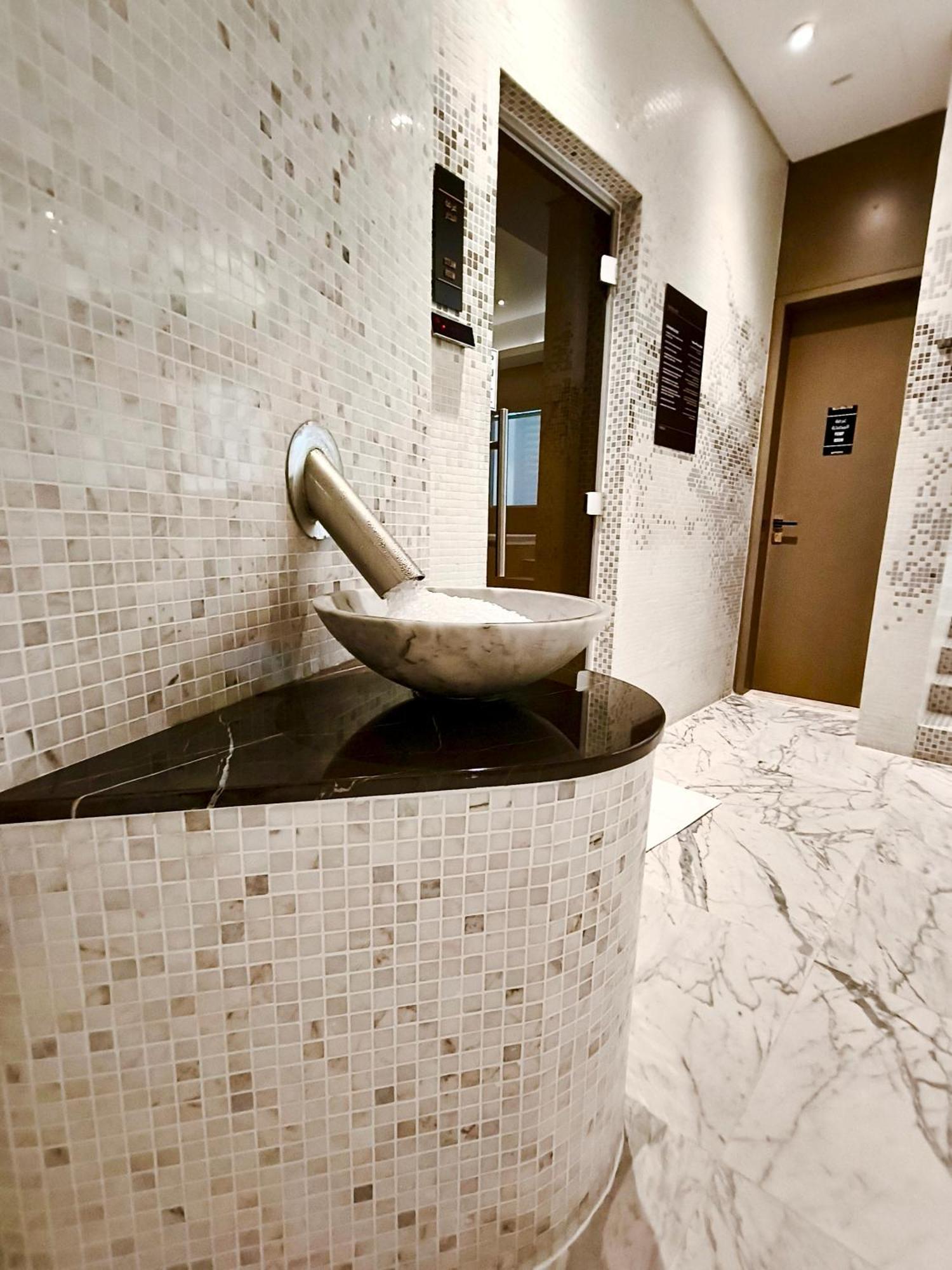 Stunning 2br With Burj View & Infinity Pool Apartment Dubai