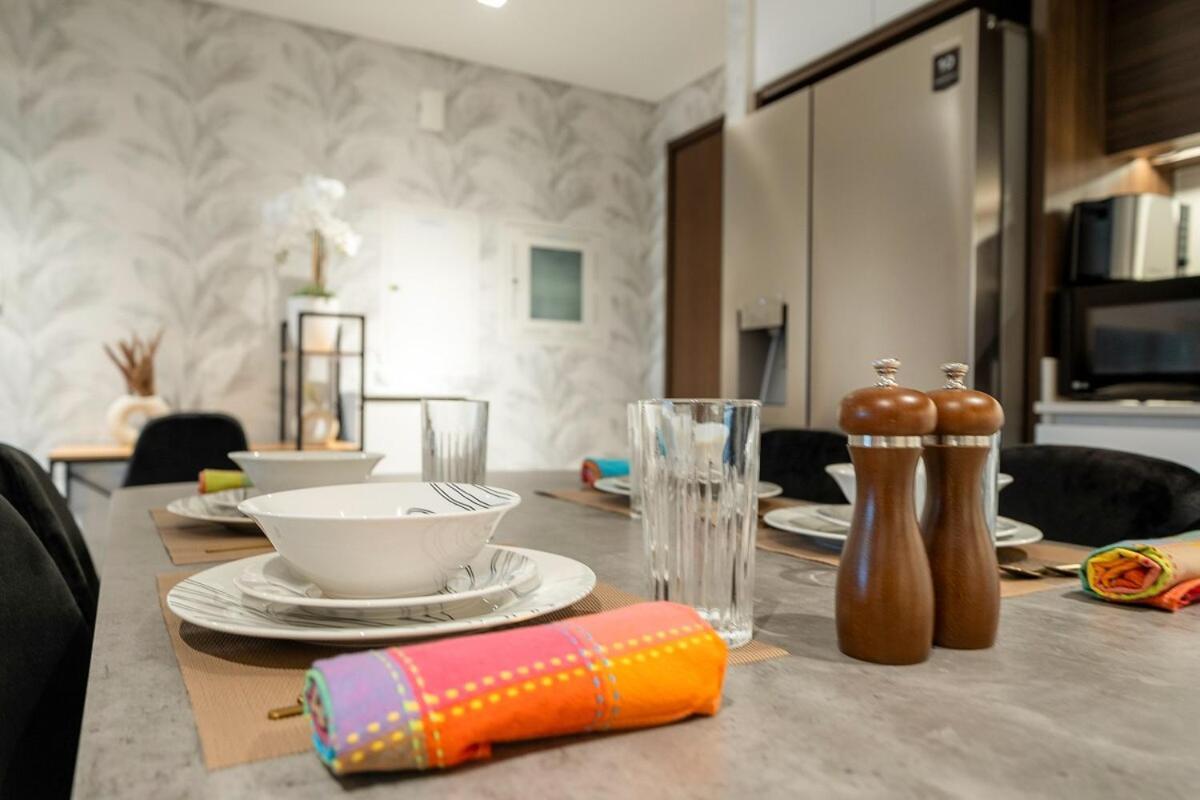 First Class 2br Mesmerizing Creekfront Views * Dubai