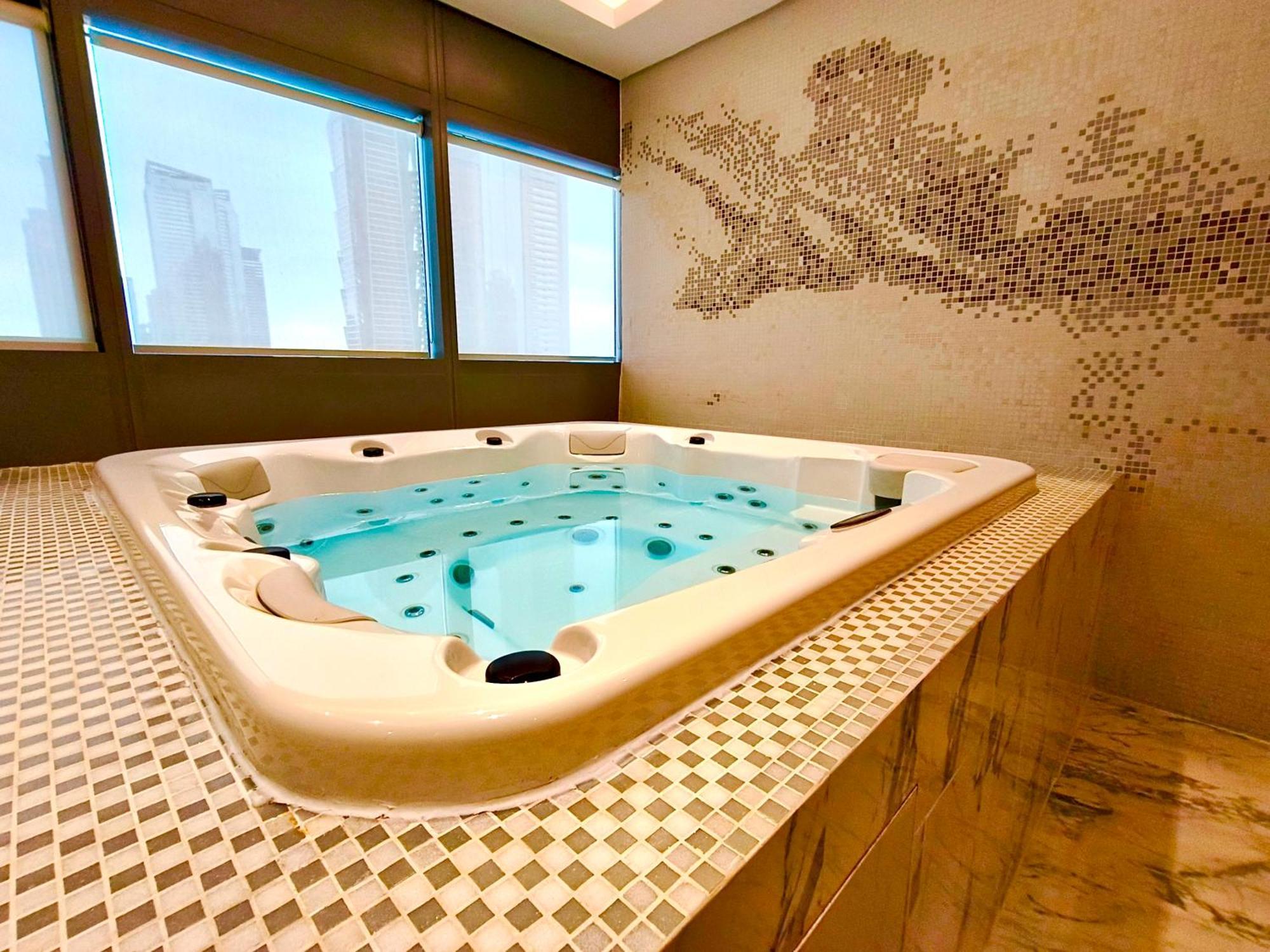 Stunning 2br With Burj View & Infinity Pool Dubai