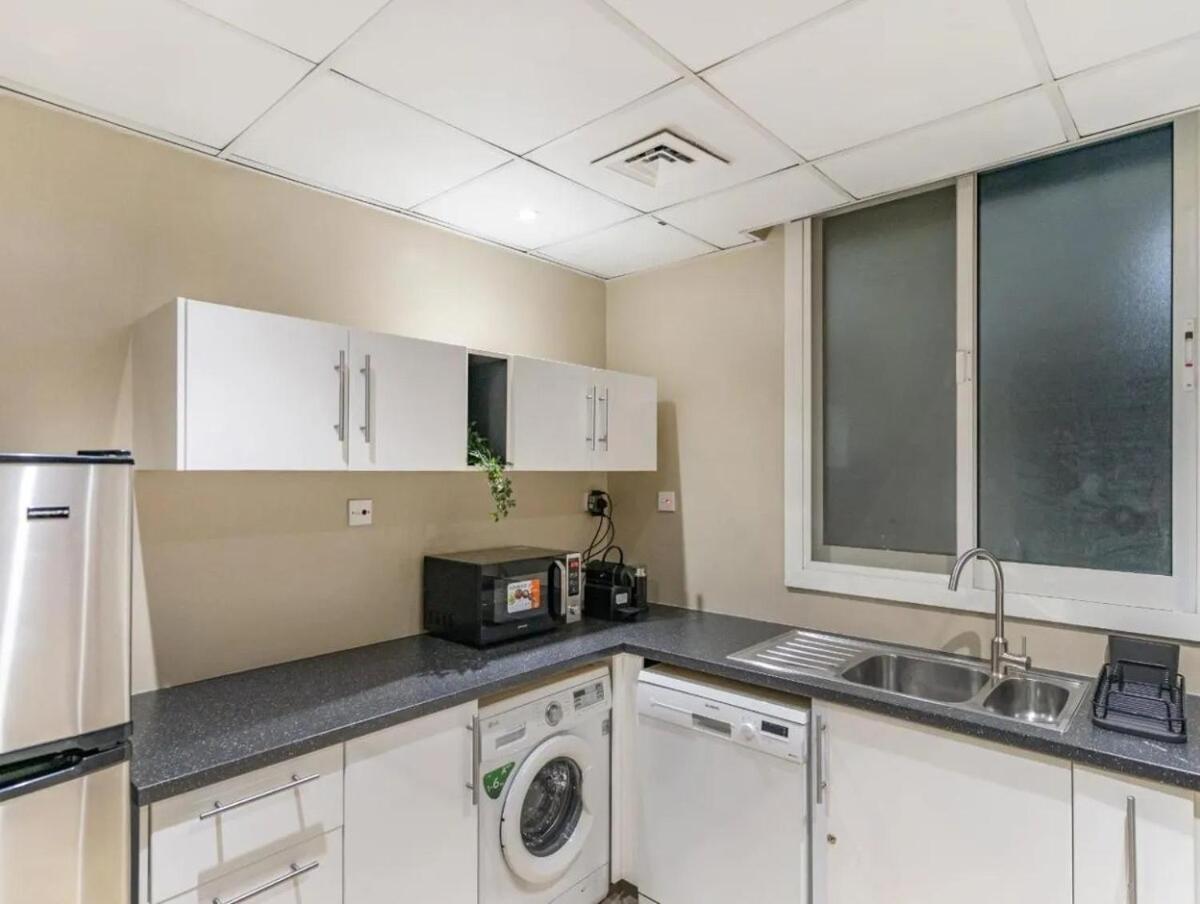 Apartment Luxury One Bedroom In Marina Dubai