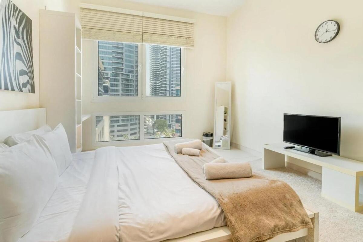 Luxury One Bedroom In Marina Apartment
