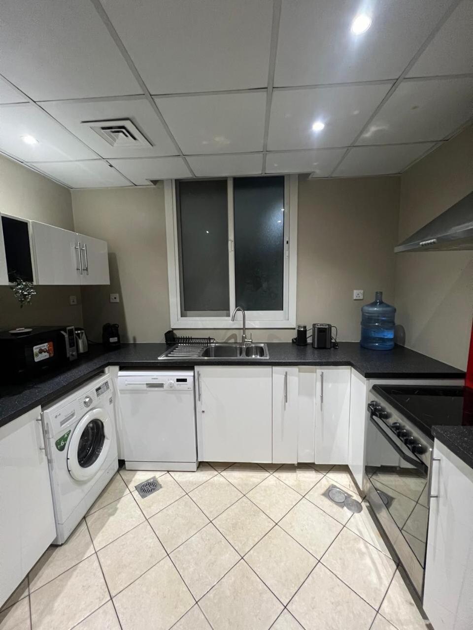 Luxury One Bedroom In Marina Apartment Dubai