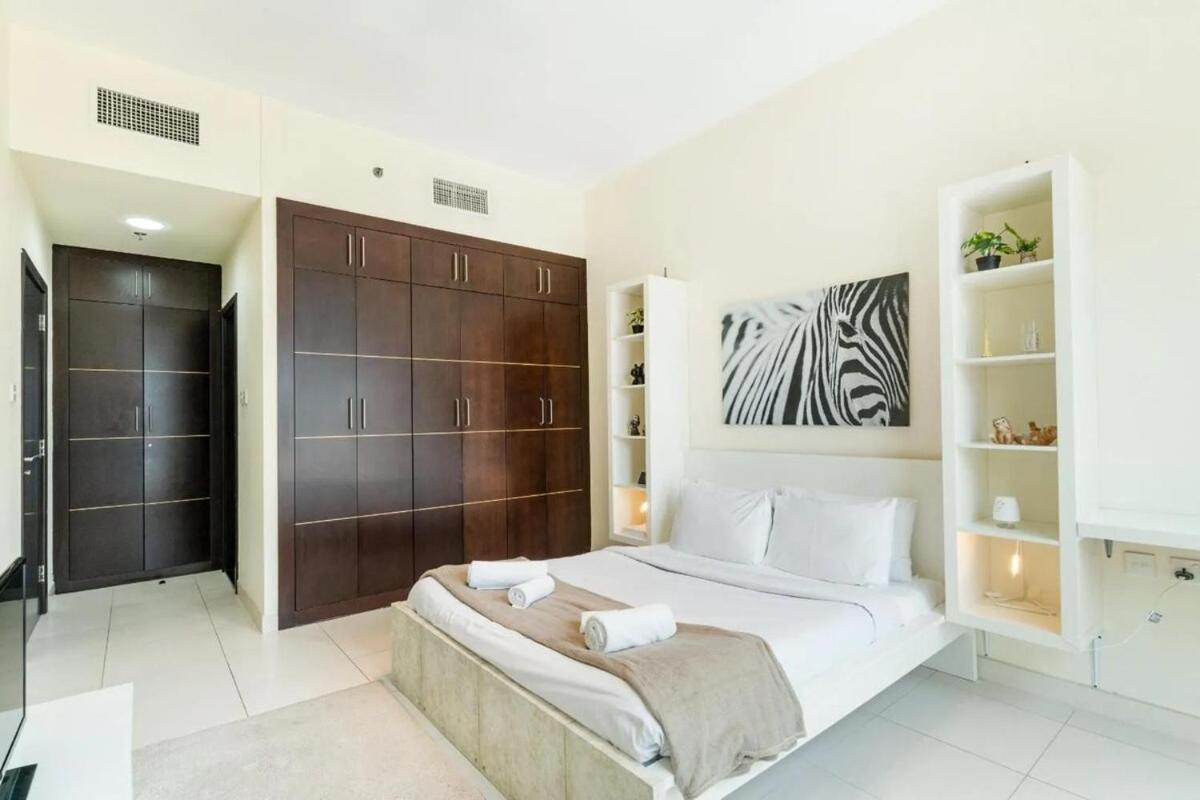 Luxury One Bedroom In Marina Apartment