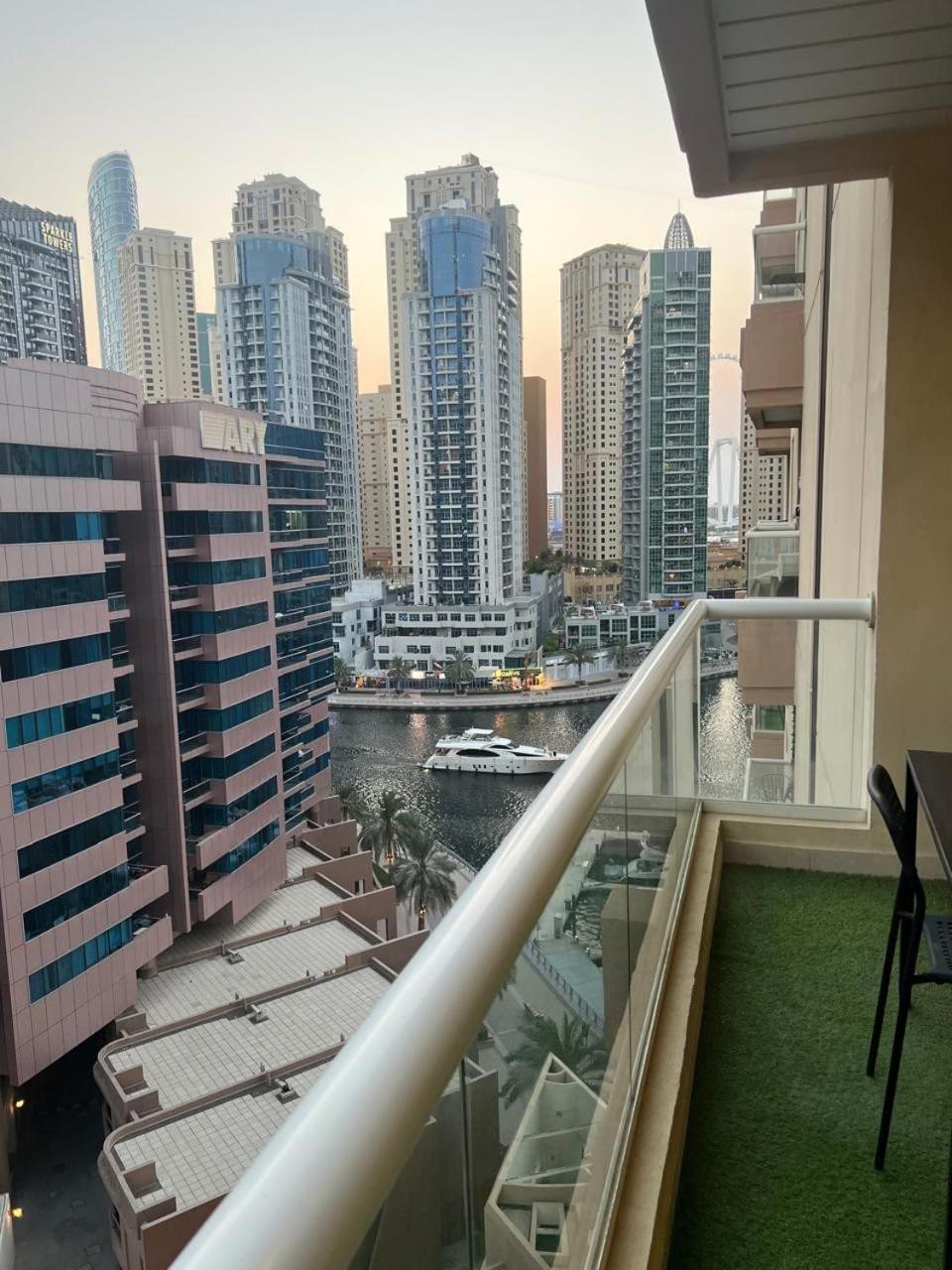 Luxury One Bedroom In Marina Apartment Dubai