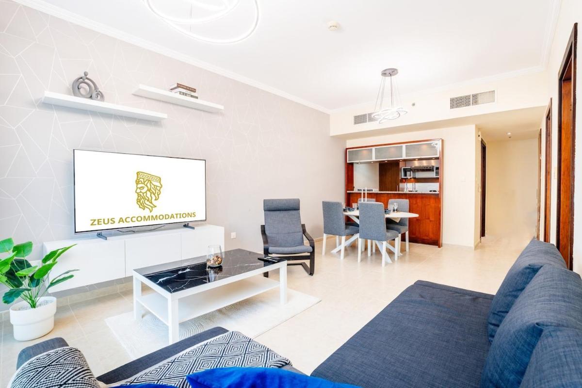 Luxury Waterfront Marina Apartment