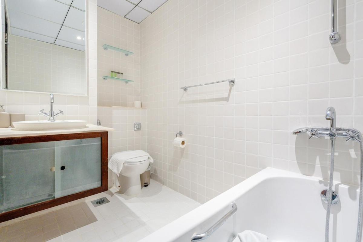Luxury Waterfront Marina Apartment Dubai
