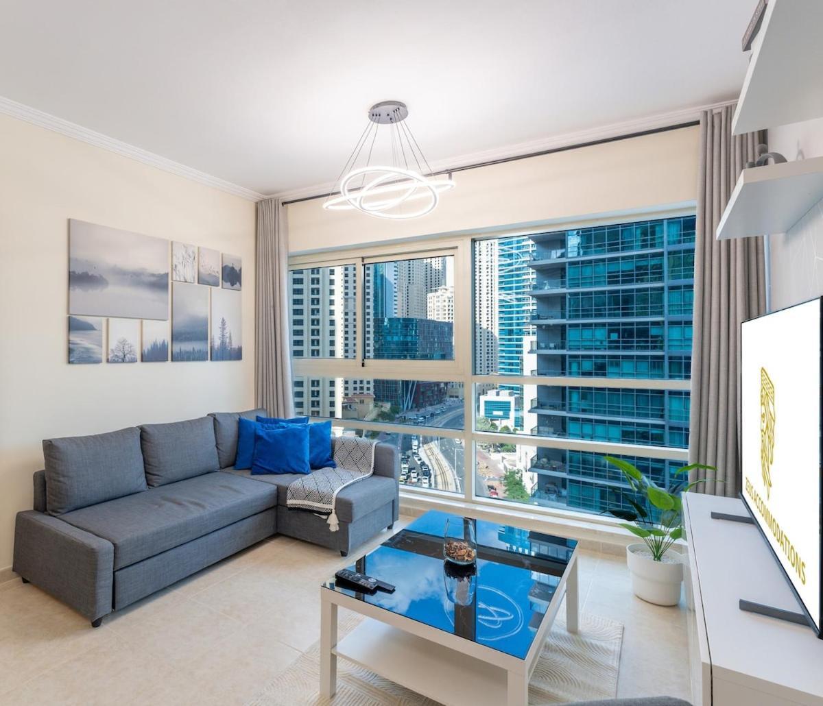 Luxury Waterfront Marina Apartment