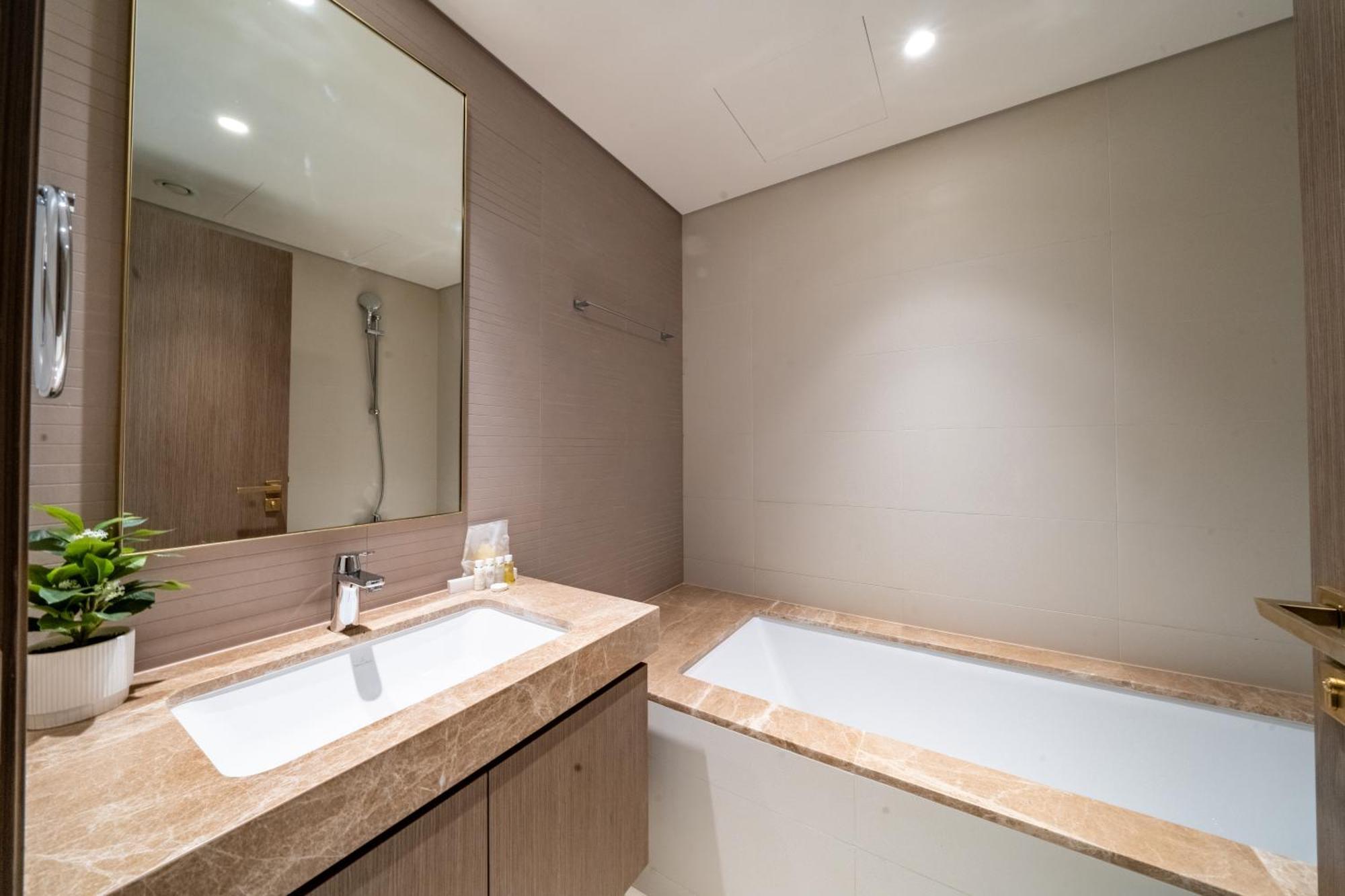 Homes Beyond Newly Furnished 2br With Access *