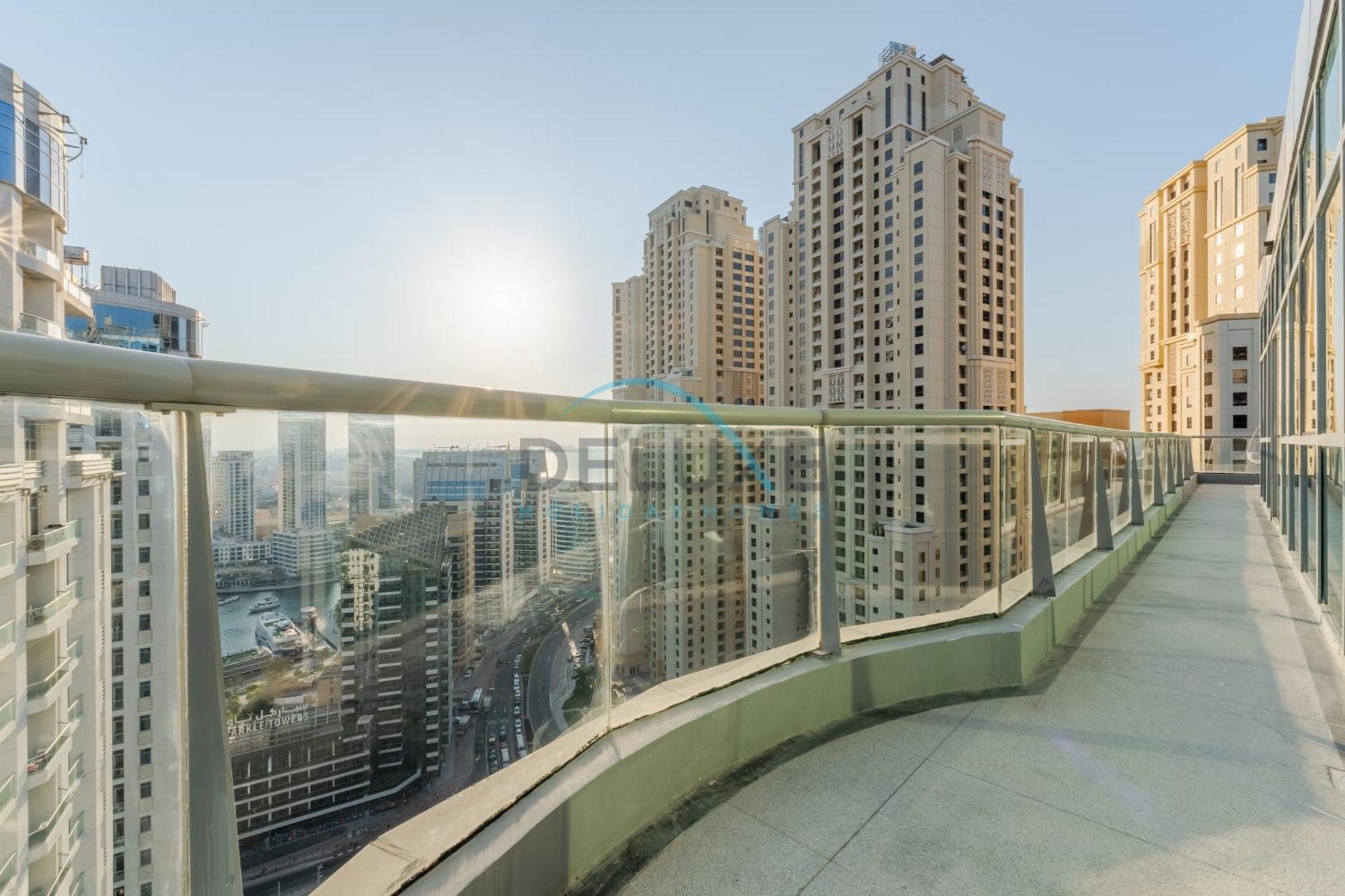 Contemporary 2br With Own Outdoor Jacuzzi In The Point, Marina By Deluxe Homes Apartment