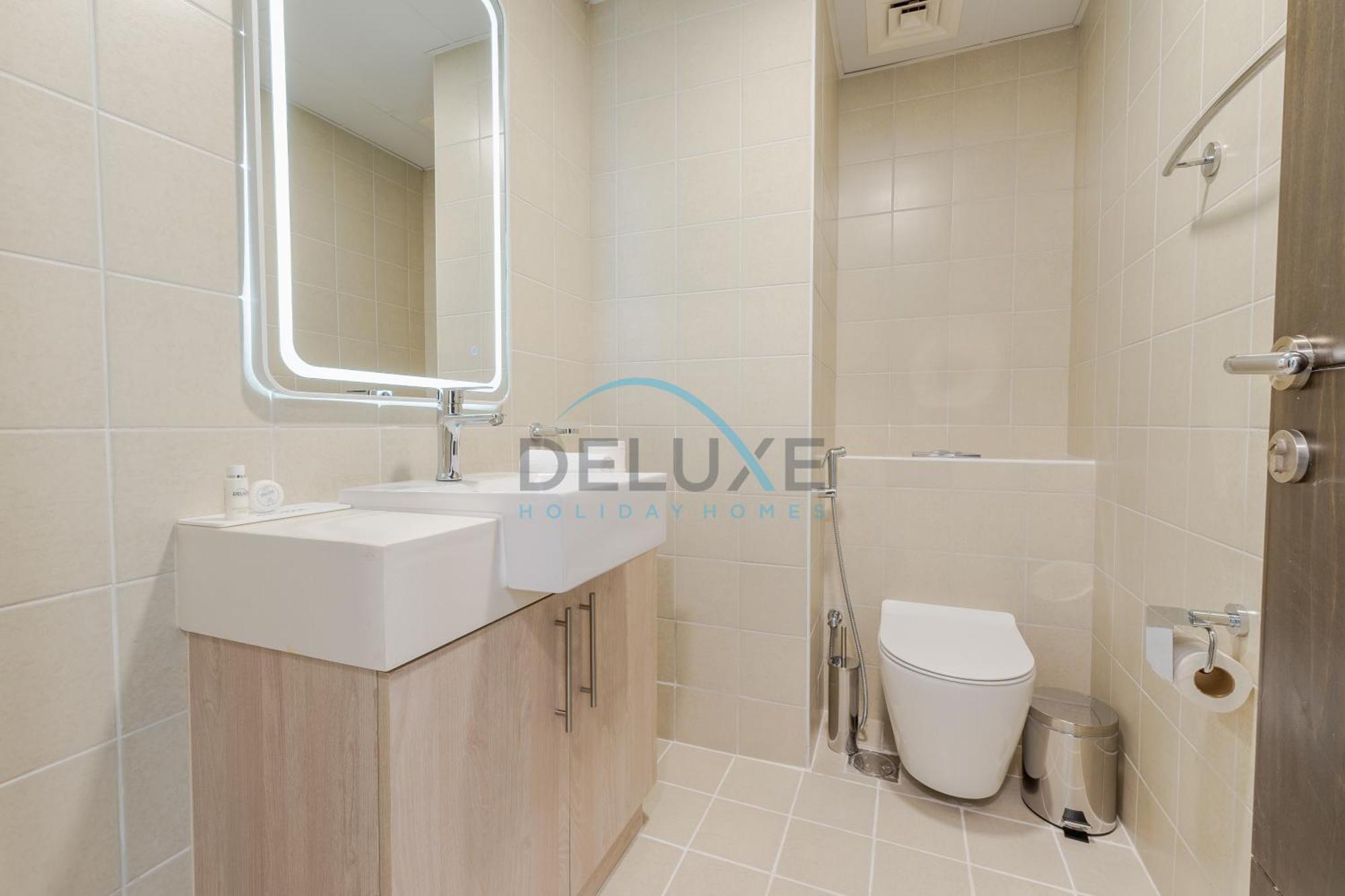 Contemporary 2br With Own Outdoor Jacuzzi In The Point, Marina By Deluxe Homes Apartment